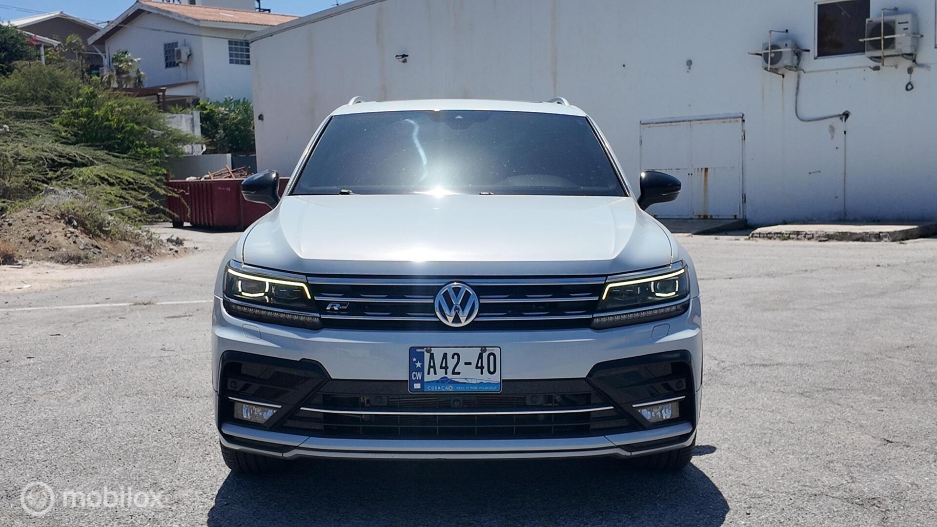 Volkswagen Tiguan R-Line photo 9