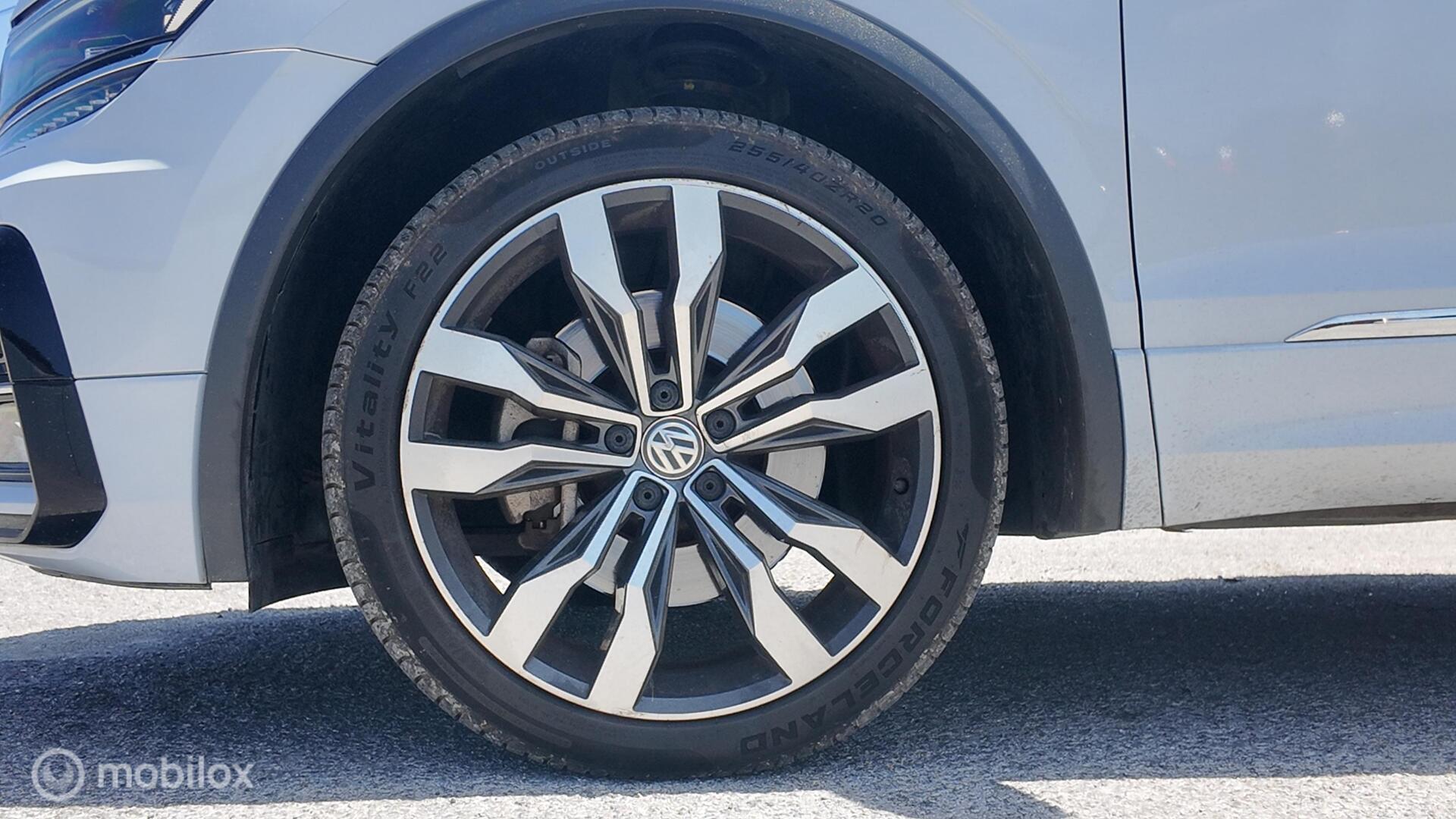 Volkswagen Tiguan R-Line photo 10