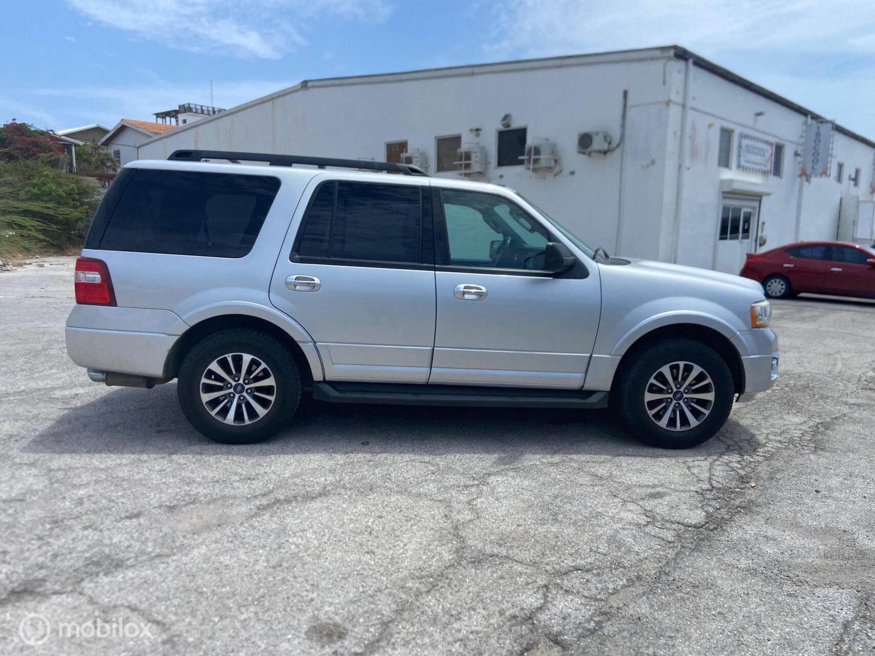 Ford Expedition photo 4