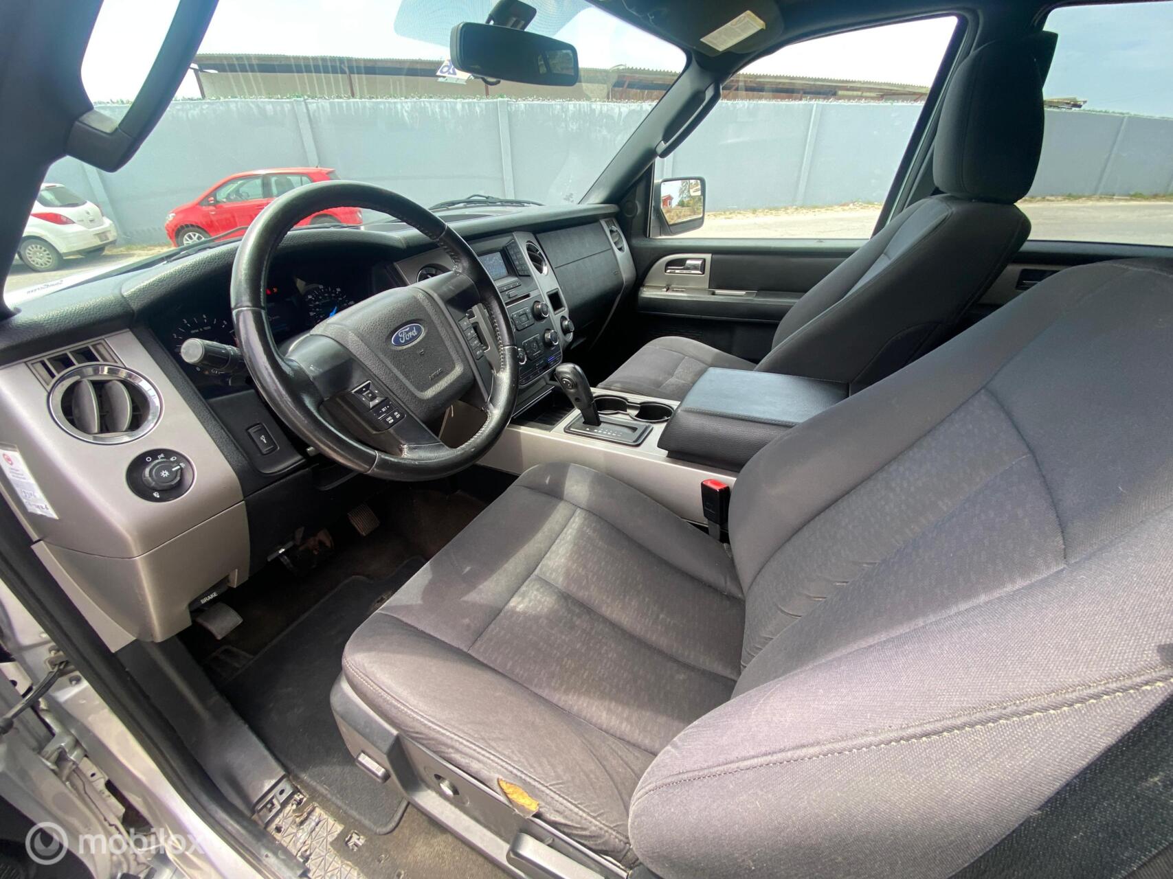 Ford Expedition photo 7