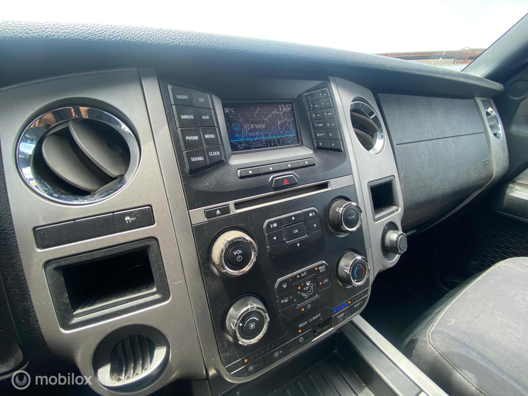 Ford Expedition photo 8