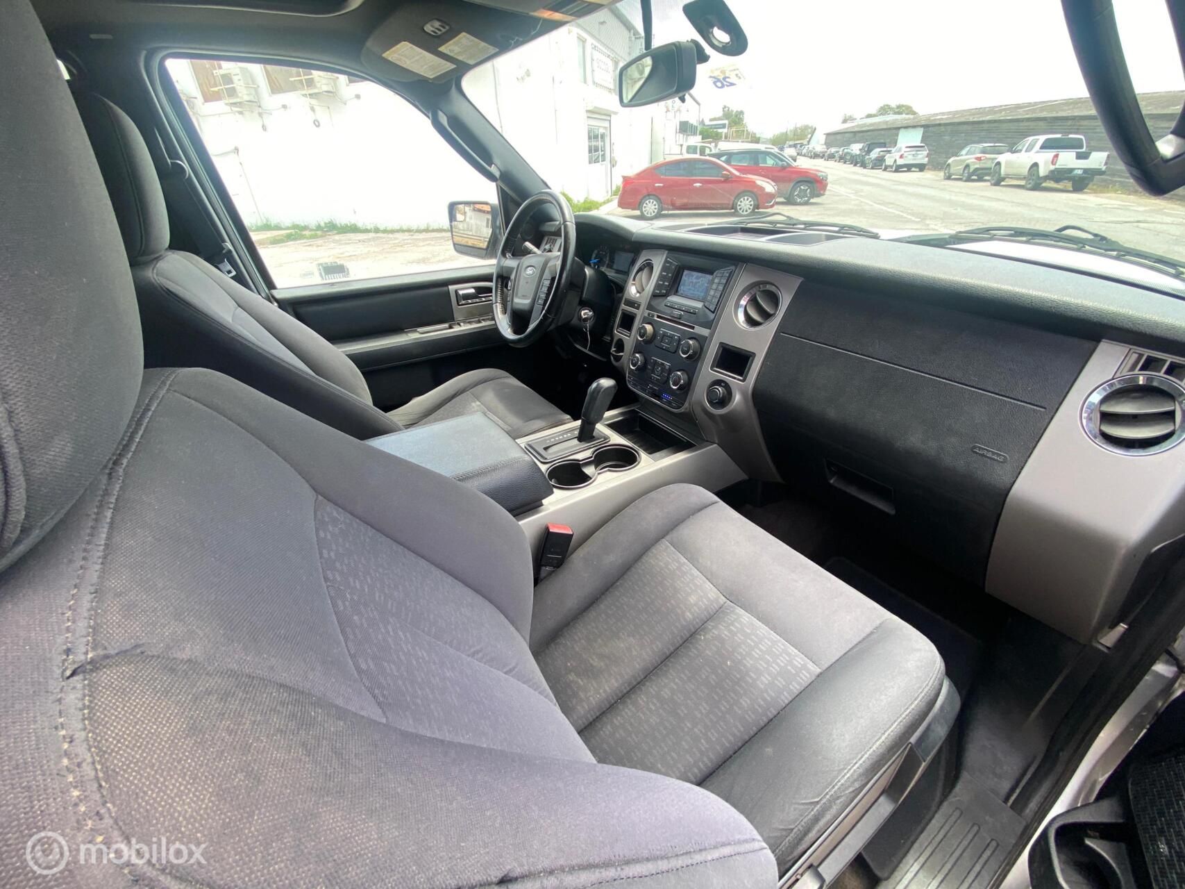 Ford Expedition photo 11