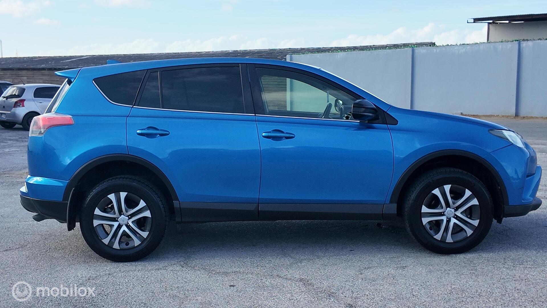 Toyota RAV4 photo 7