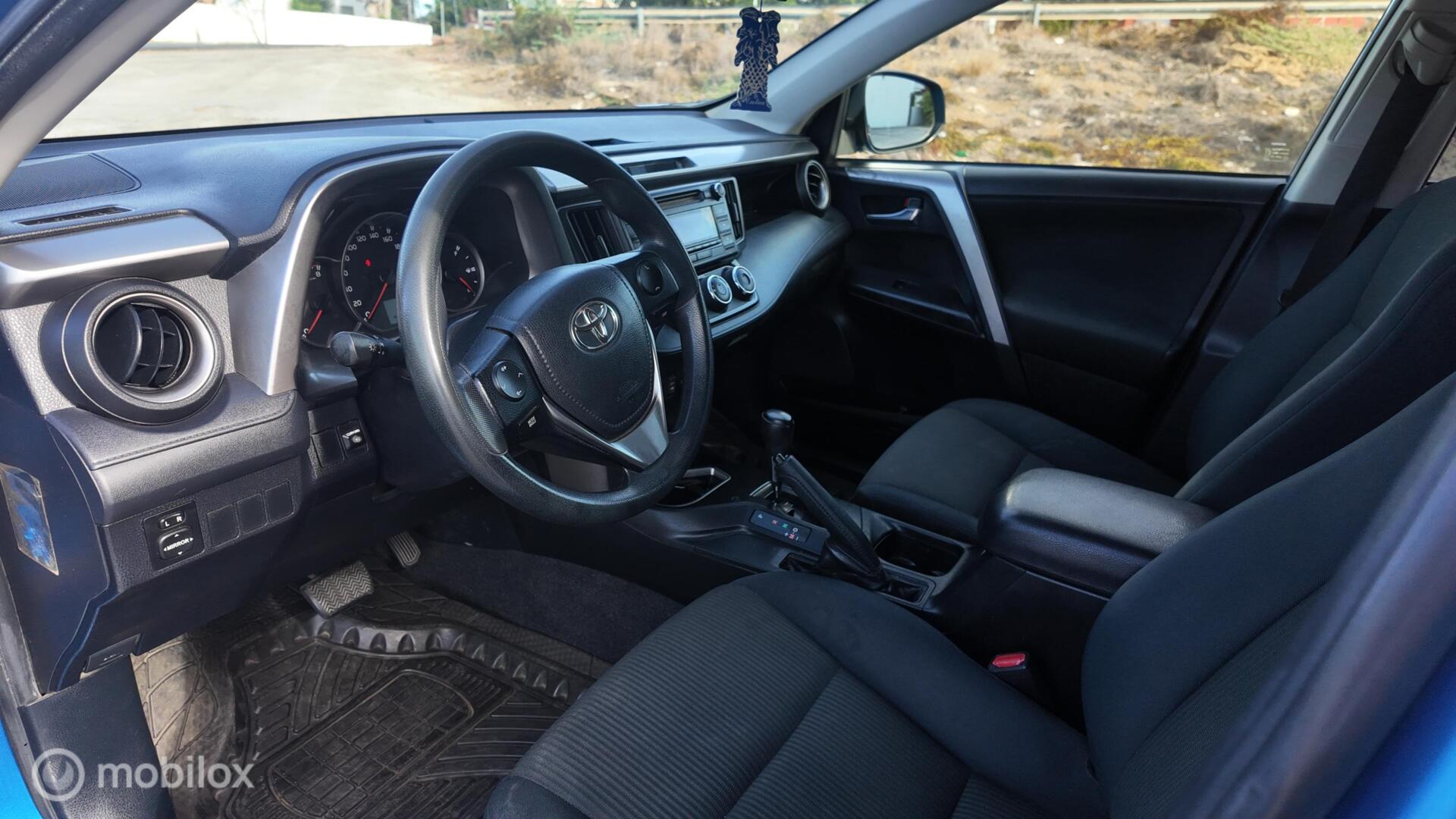 Toyota RAV4 photo 13