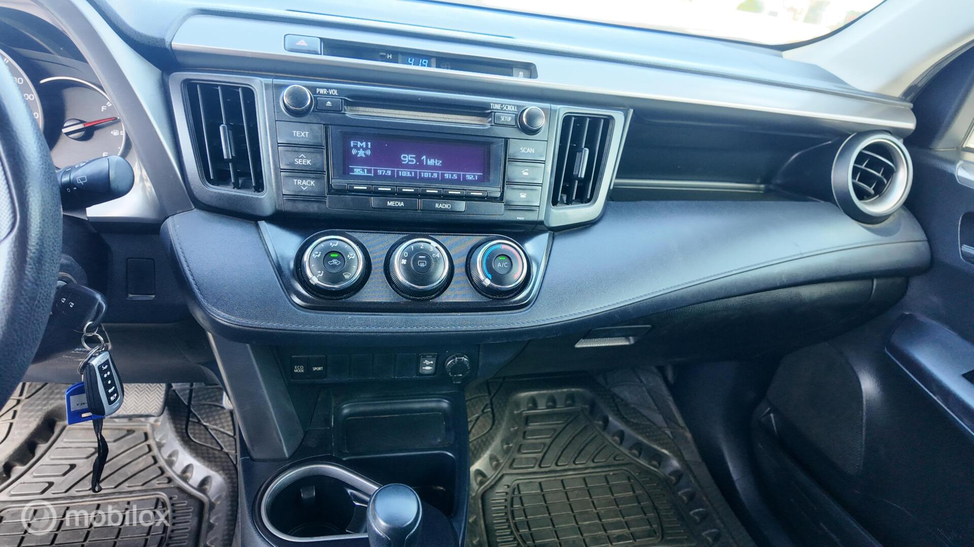 Toyota RAV4 photo 16