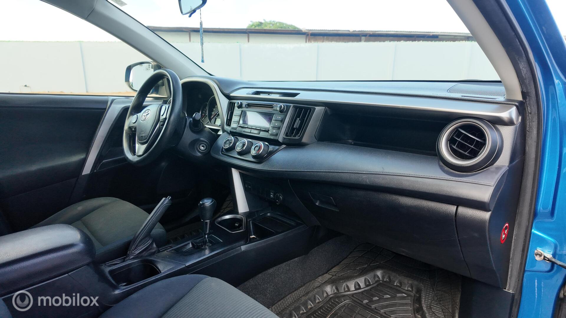 Toyota RAV4 photo 18