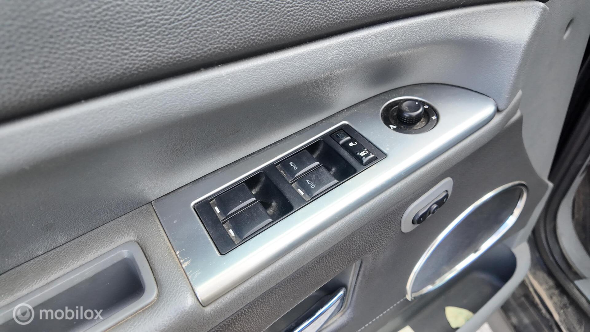Jeep Grand Cherokee photo 11