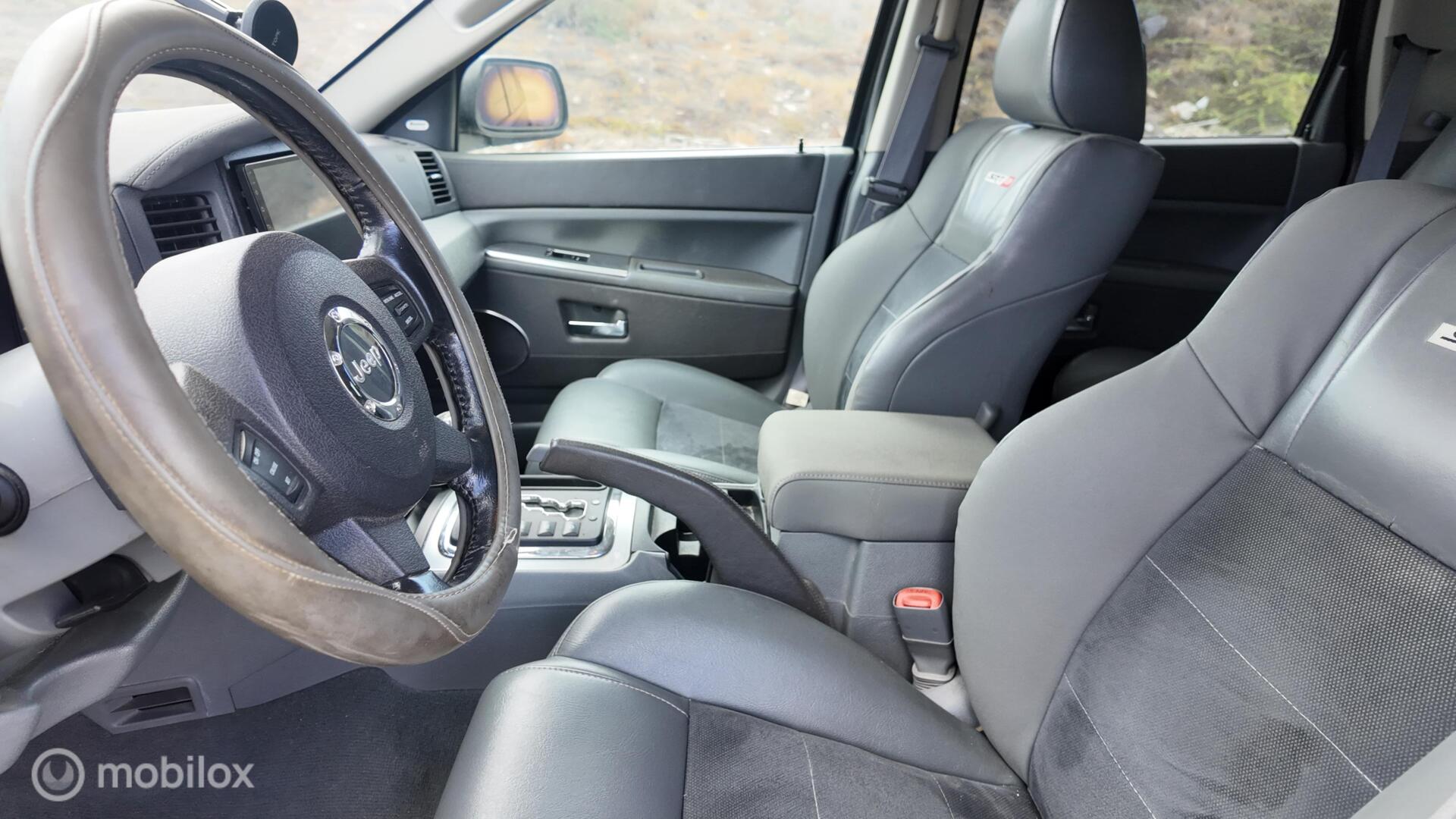 Jeep Grand Cherokee photo 12