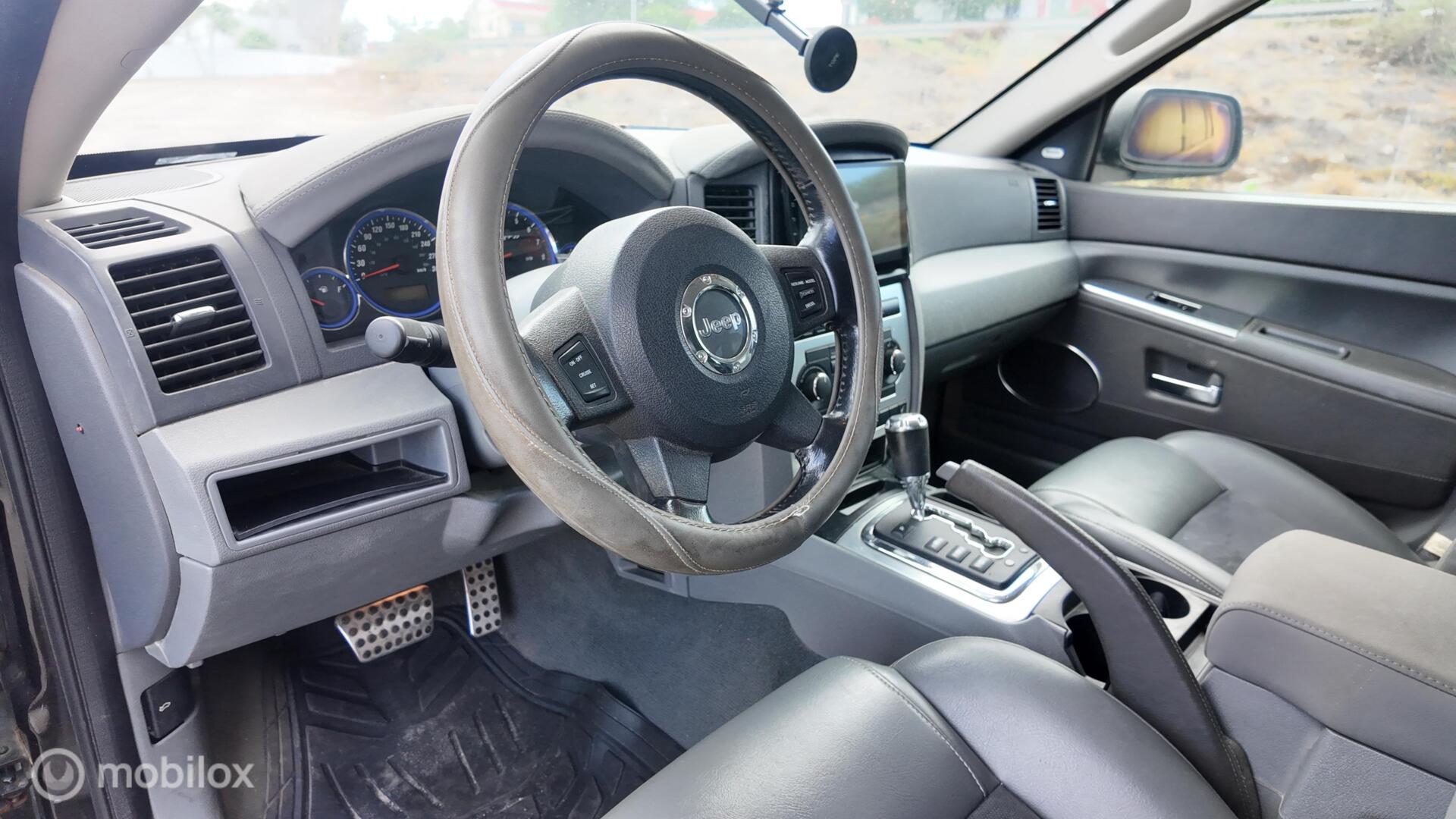 Jeep Grand Cherokee photo 13