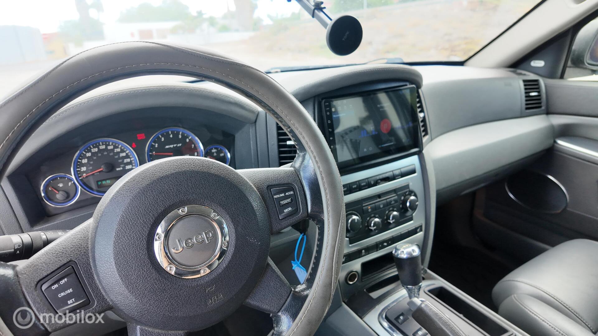 Jeep Grand Cherokee photo 14