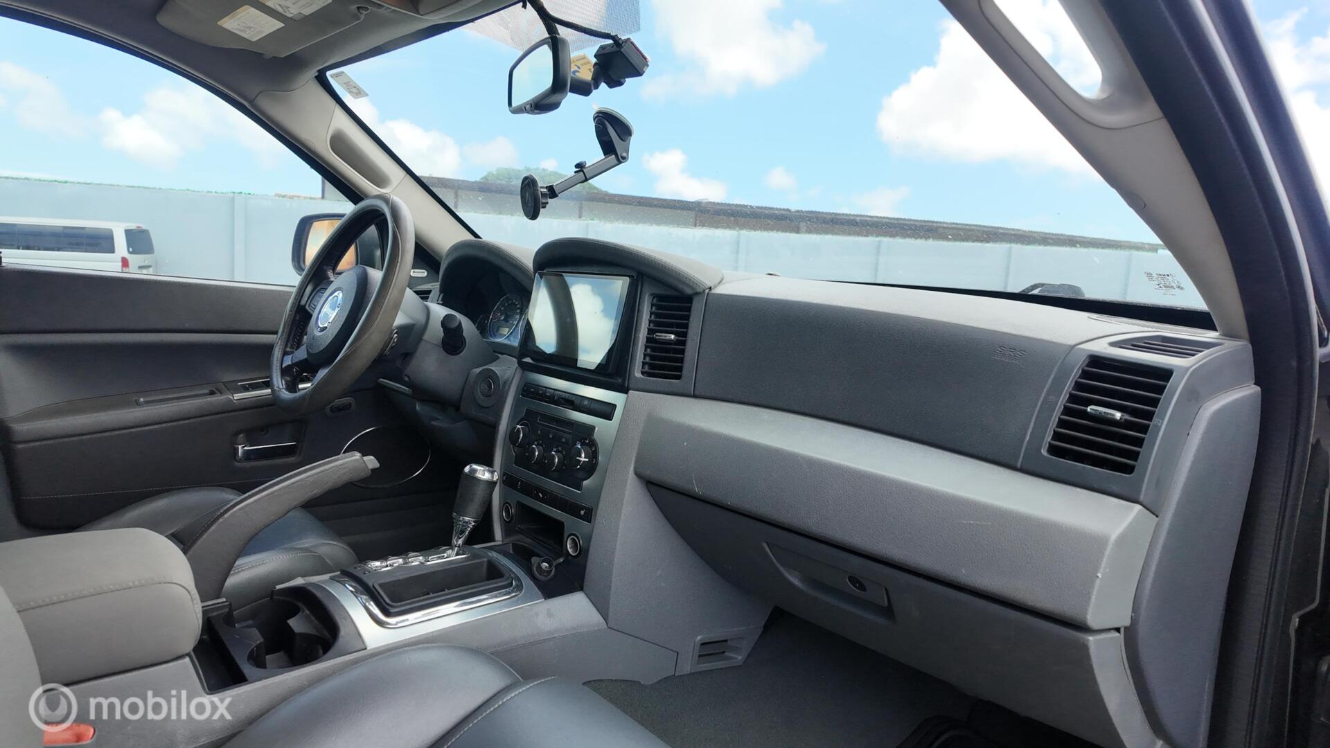 Jeep Grand Cherokee photo 18