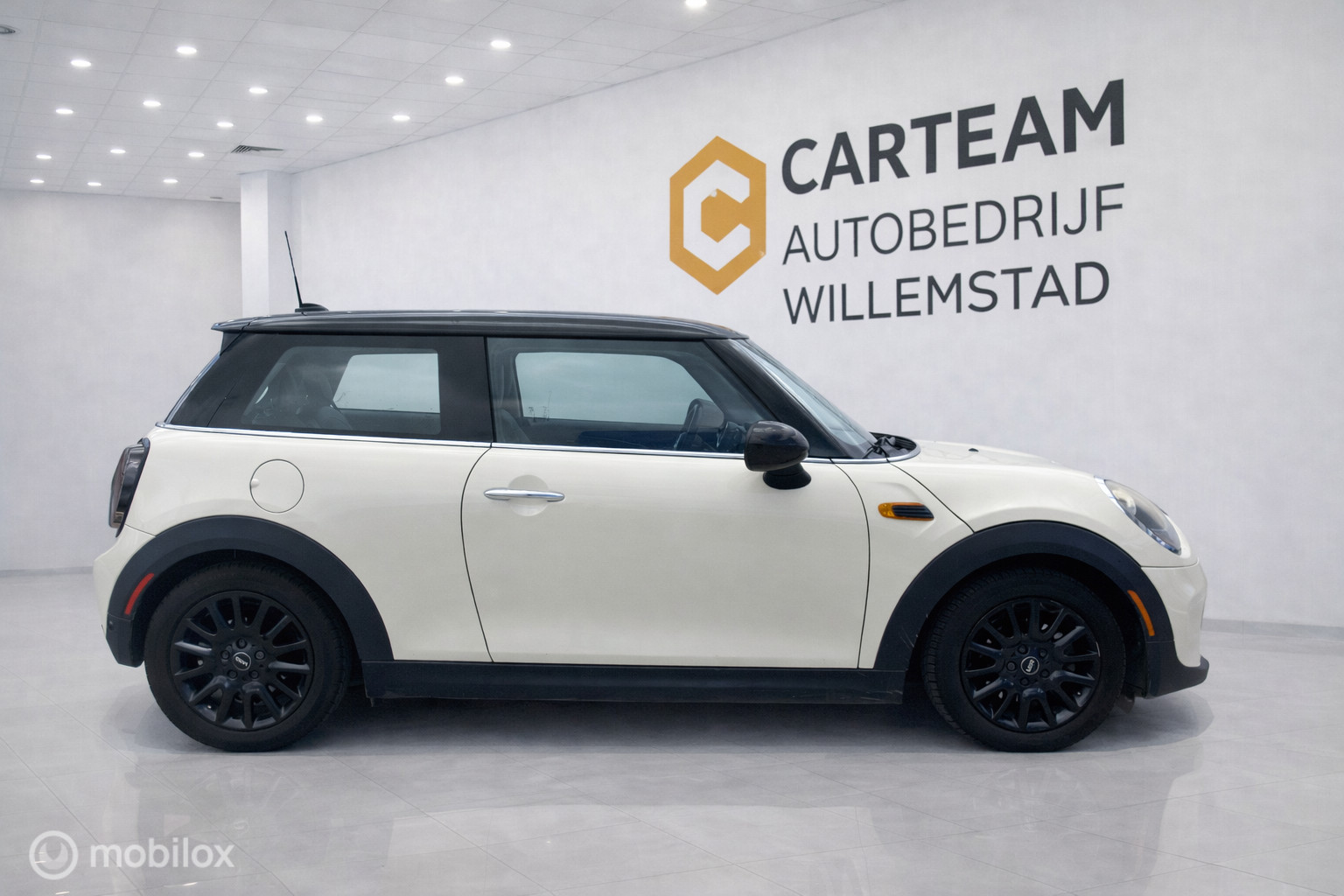 MINI Cooper photo 4