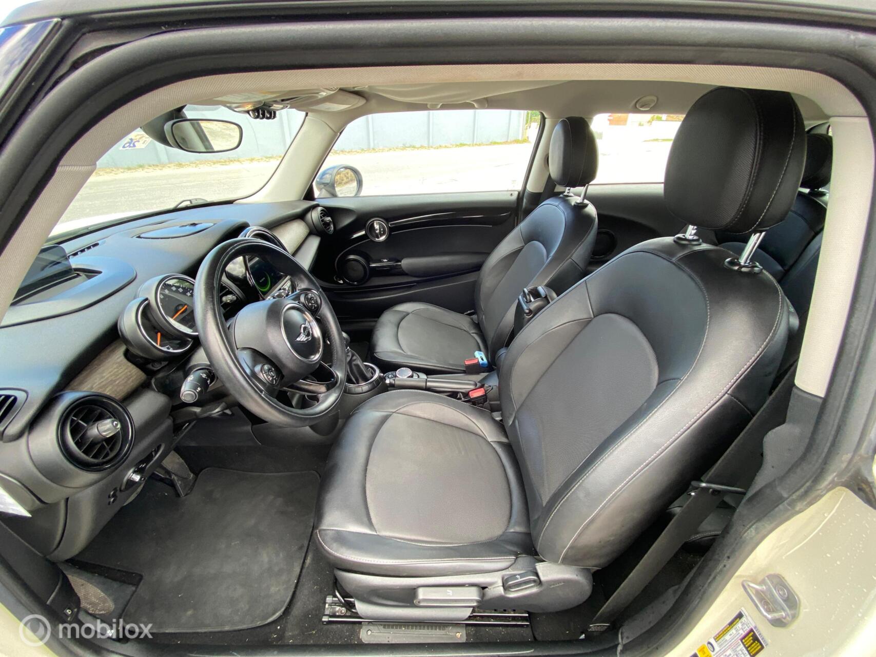 MINI Cooper photo 8