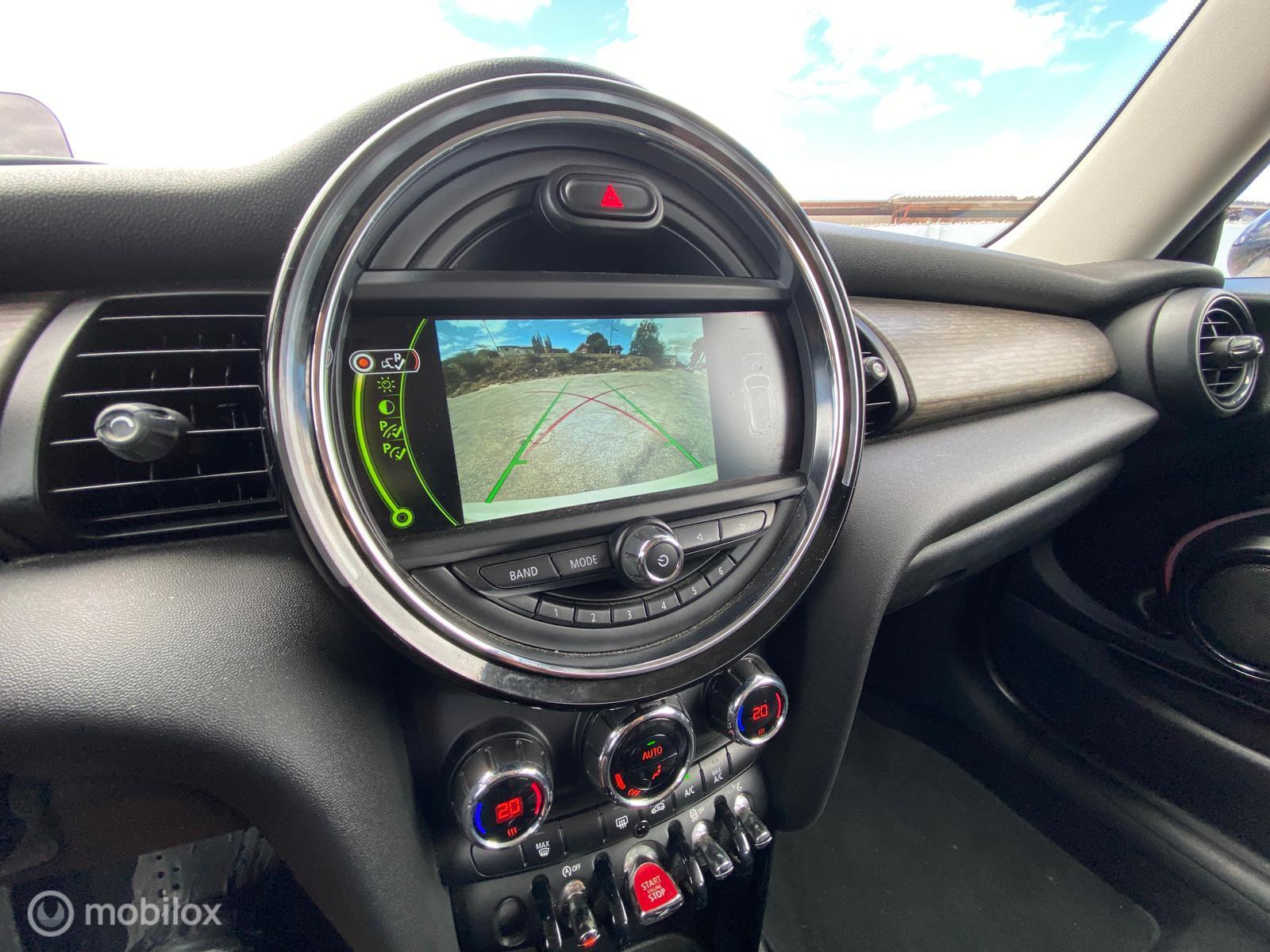 MINI Cooper photo 12