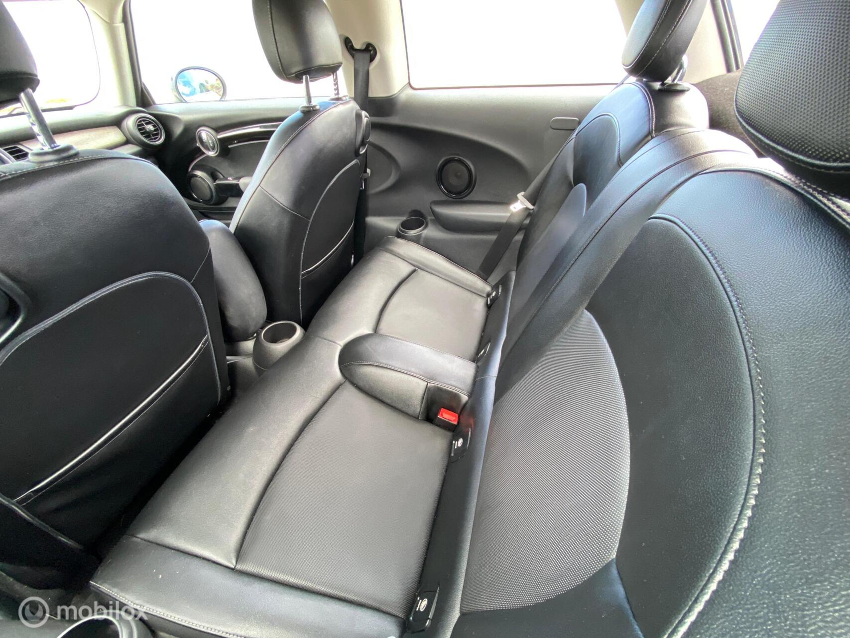 MINI Cooper photo 16