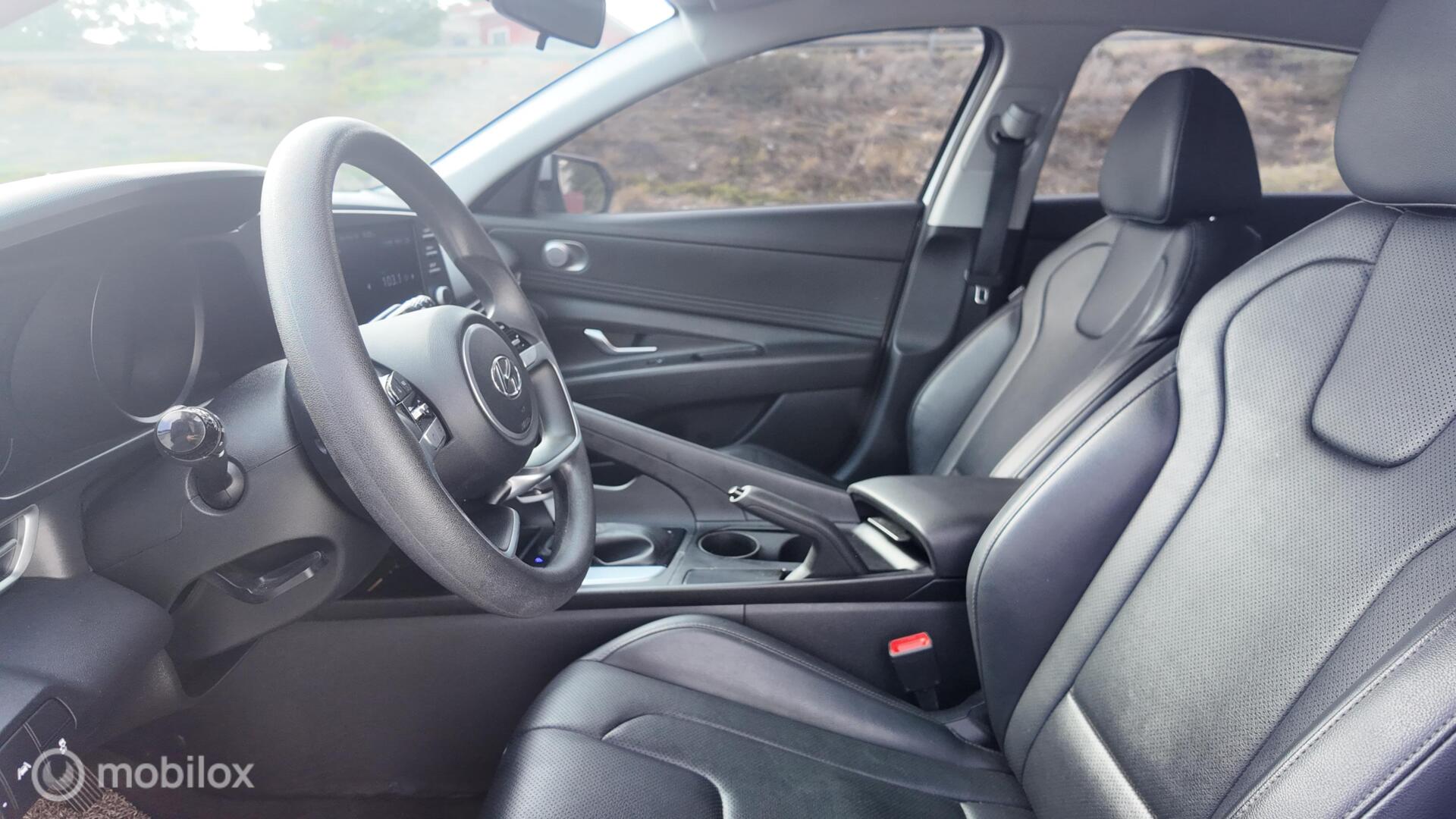 Hyundai Avante photo 12