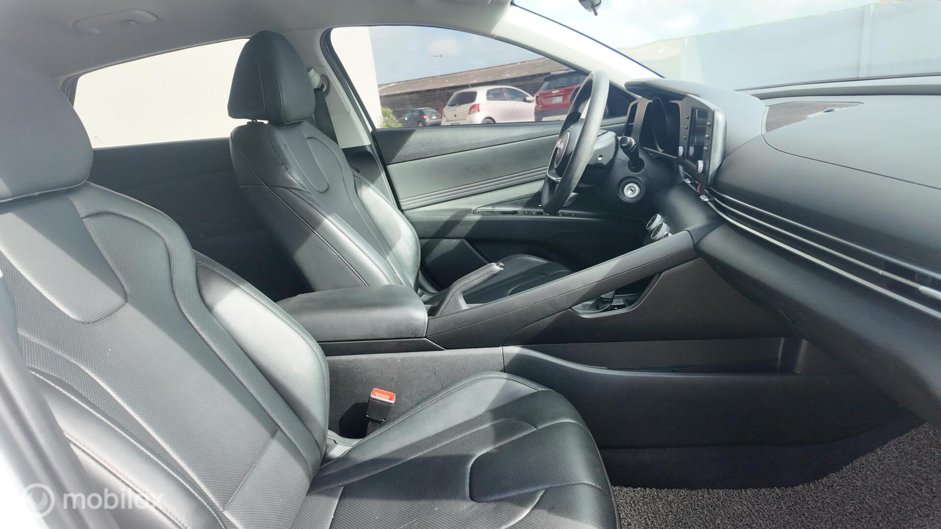 Hyundai Avante photo 18