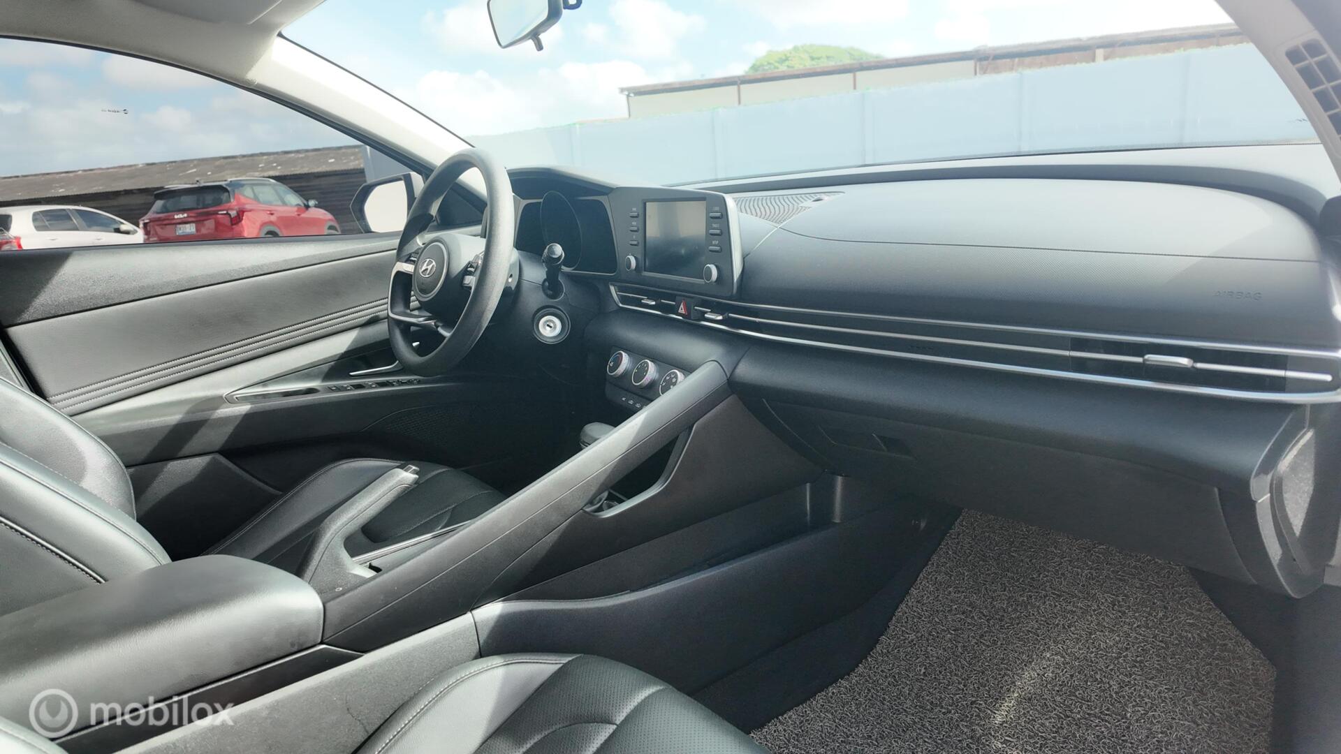 Hyundai Avante photo 19