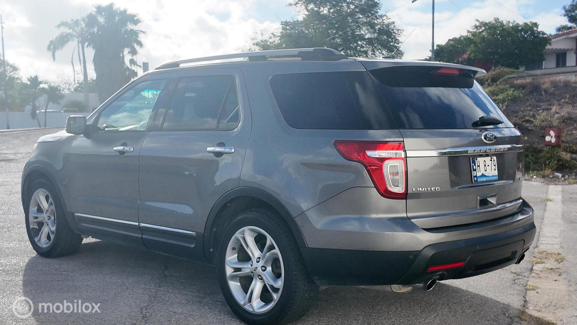 Ford Explorer Limited photo 4