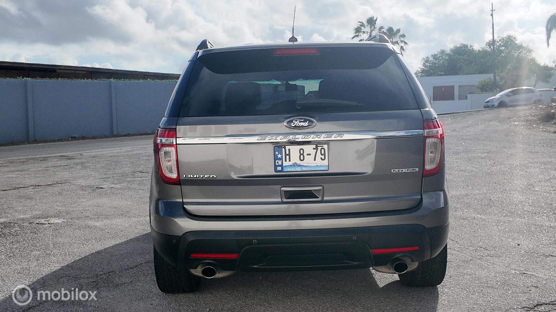 Ford Explorer Limited photo 5