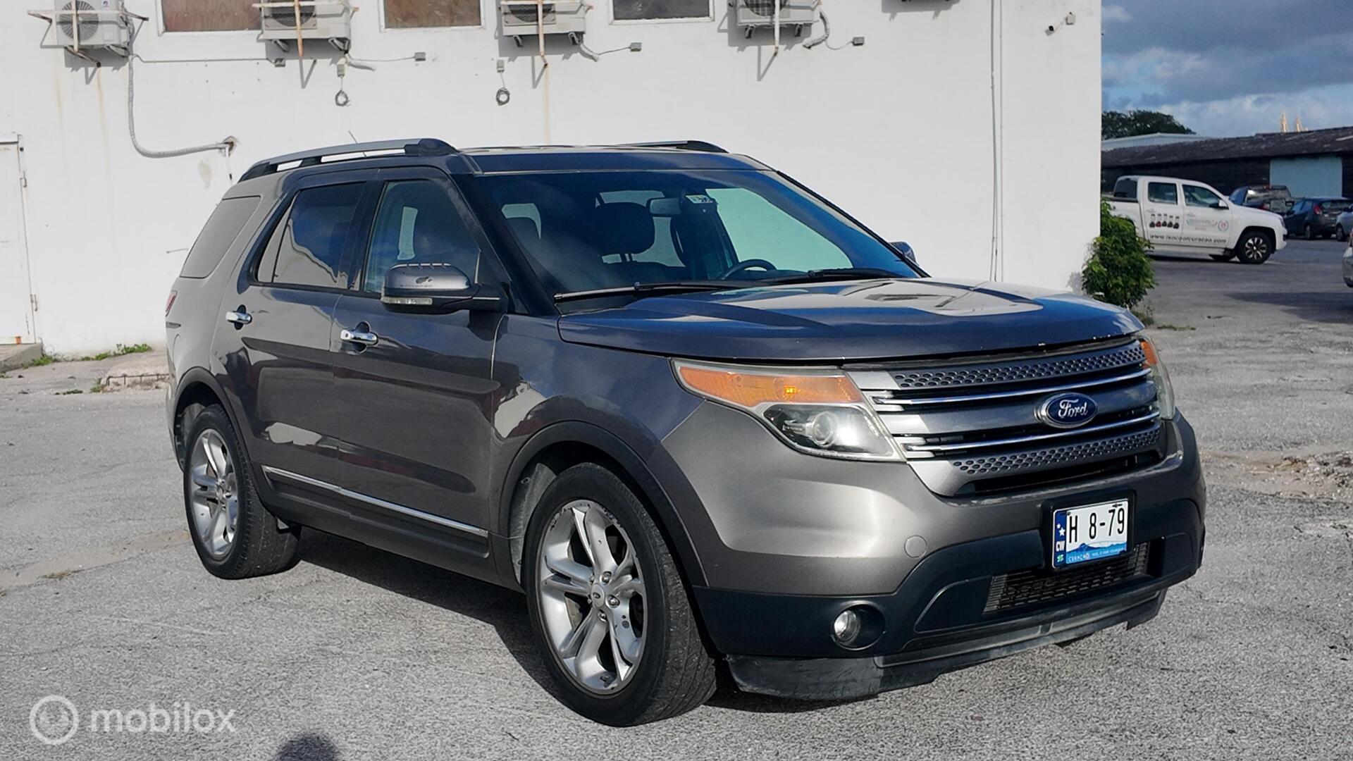 Ford Explorer Limited photo 8