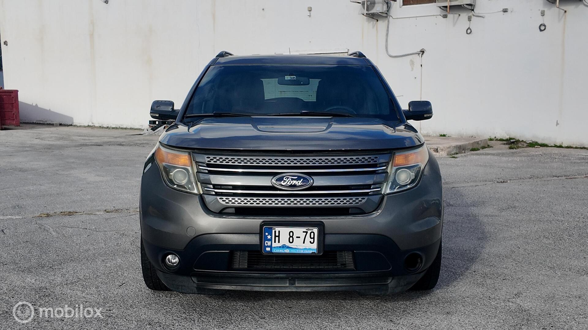 Ford Explorer Limited photo 9