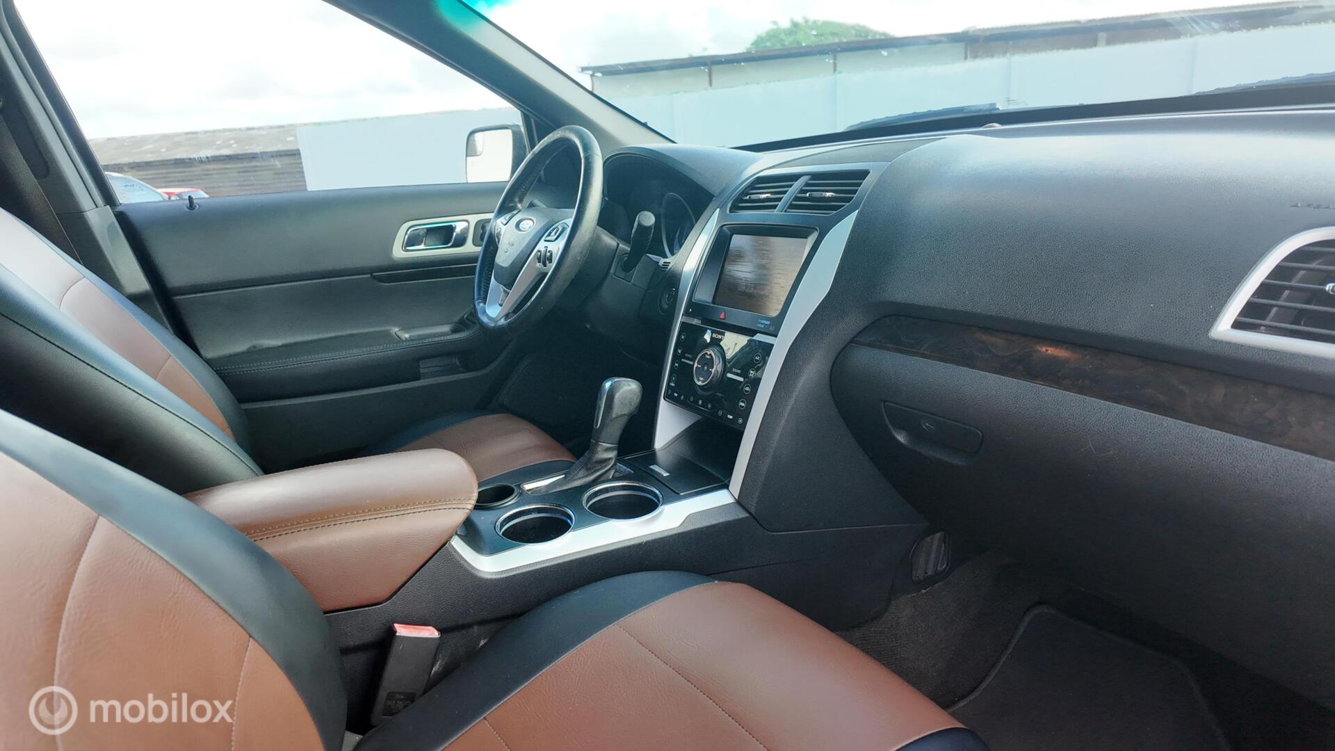 Ford Explorer Limited photo 19