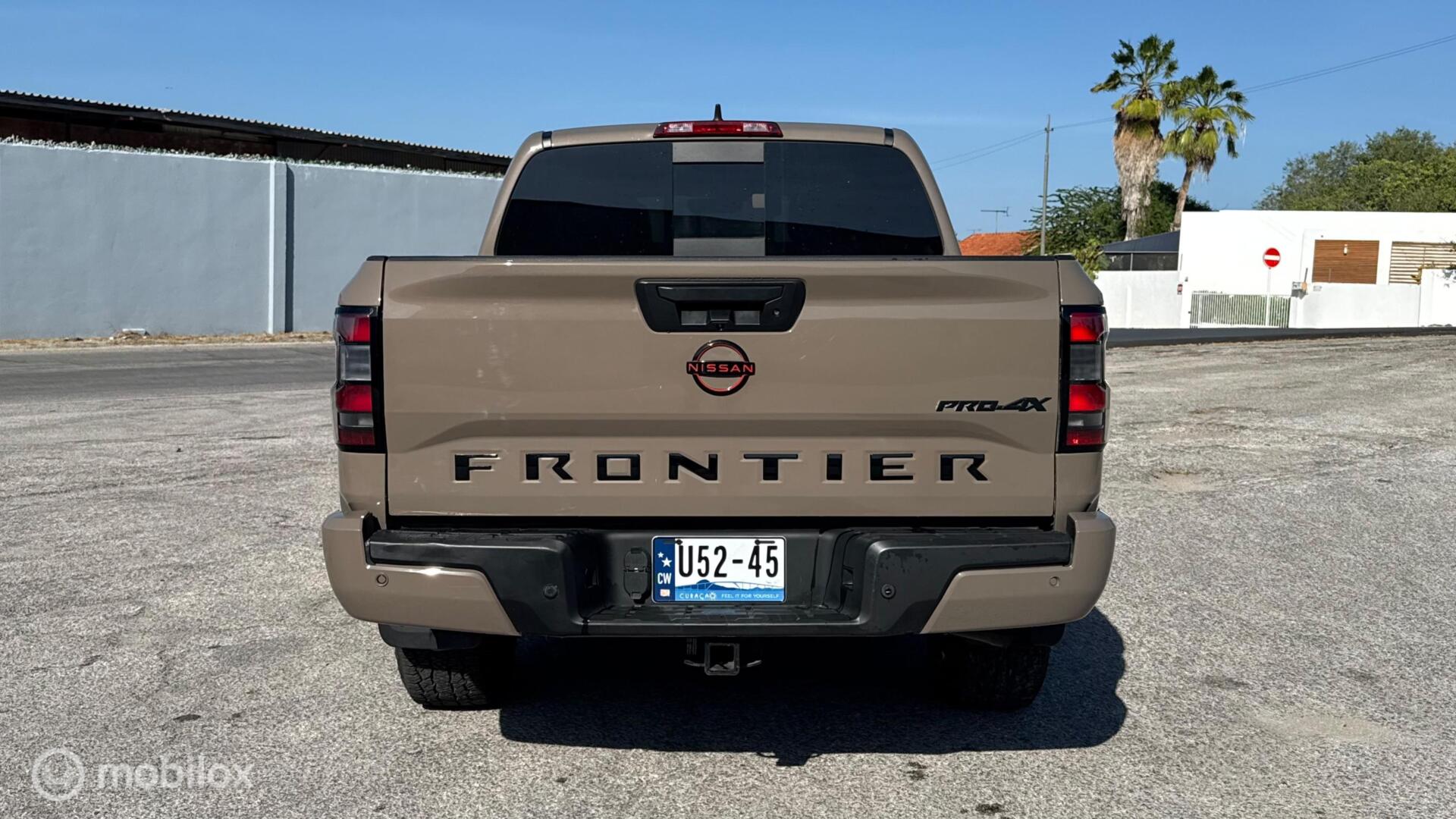 Nissan Frontier PRO-4X photo 5