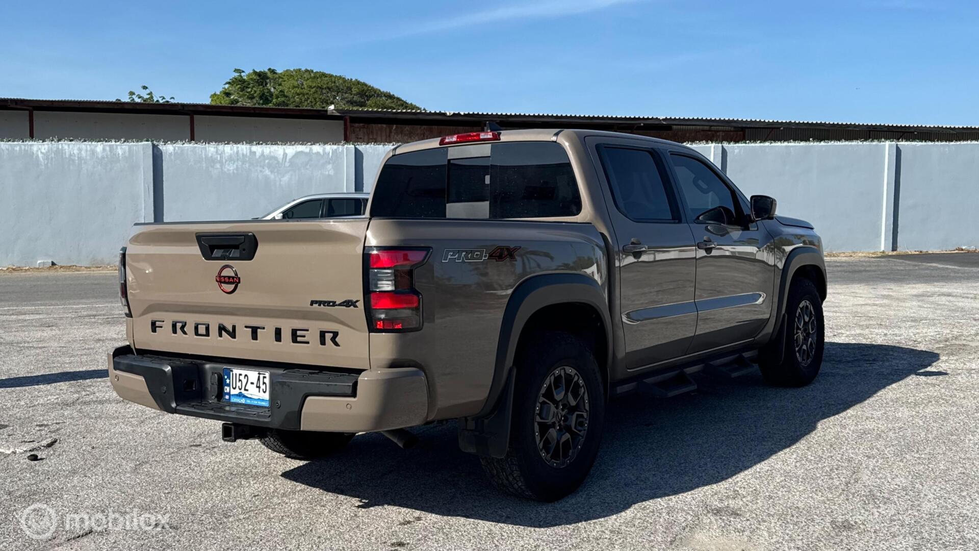 Nissan Frontier PRO-4X photo 6