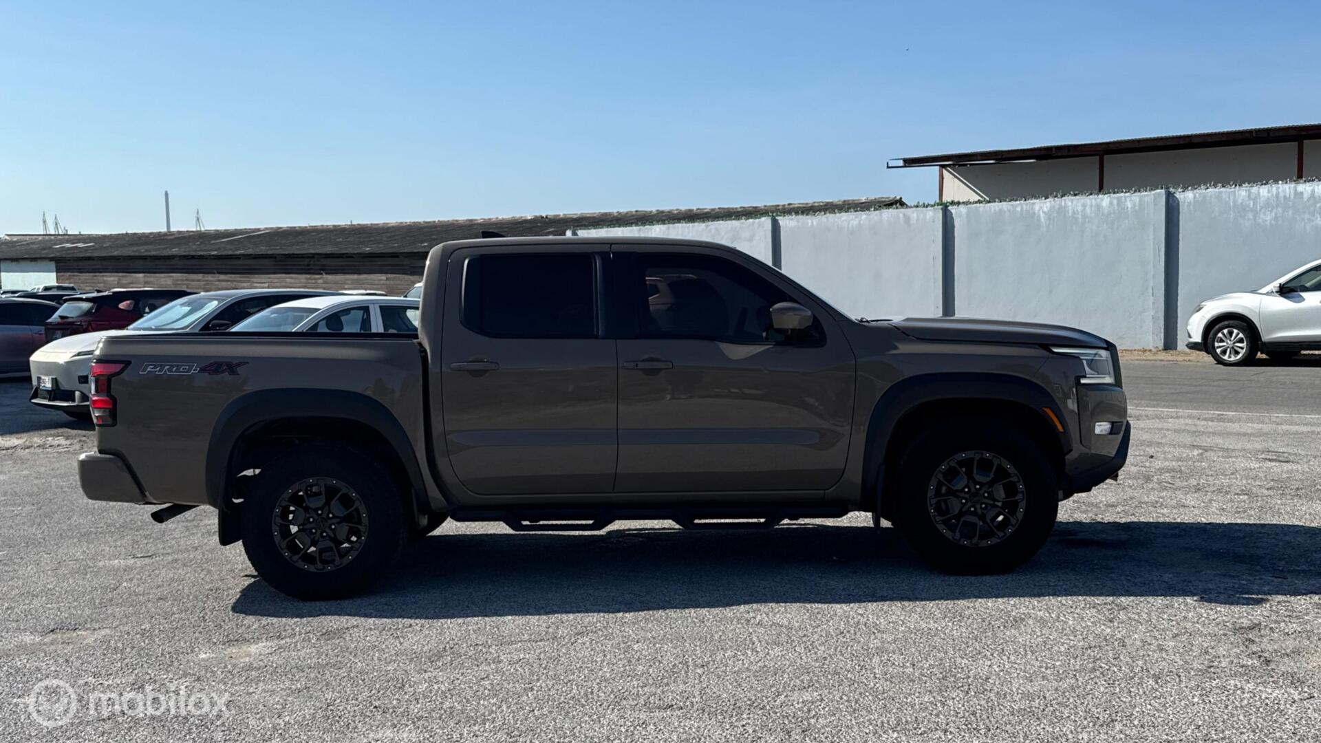 Nissan Frontier PRO-4X photo 7
