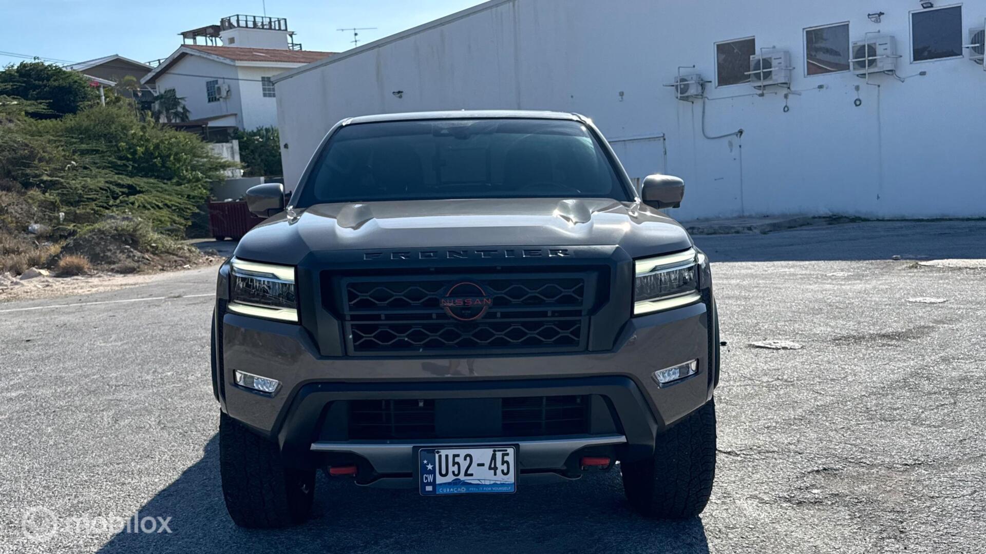 Nissan Frontier PRO-4X photo 9
