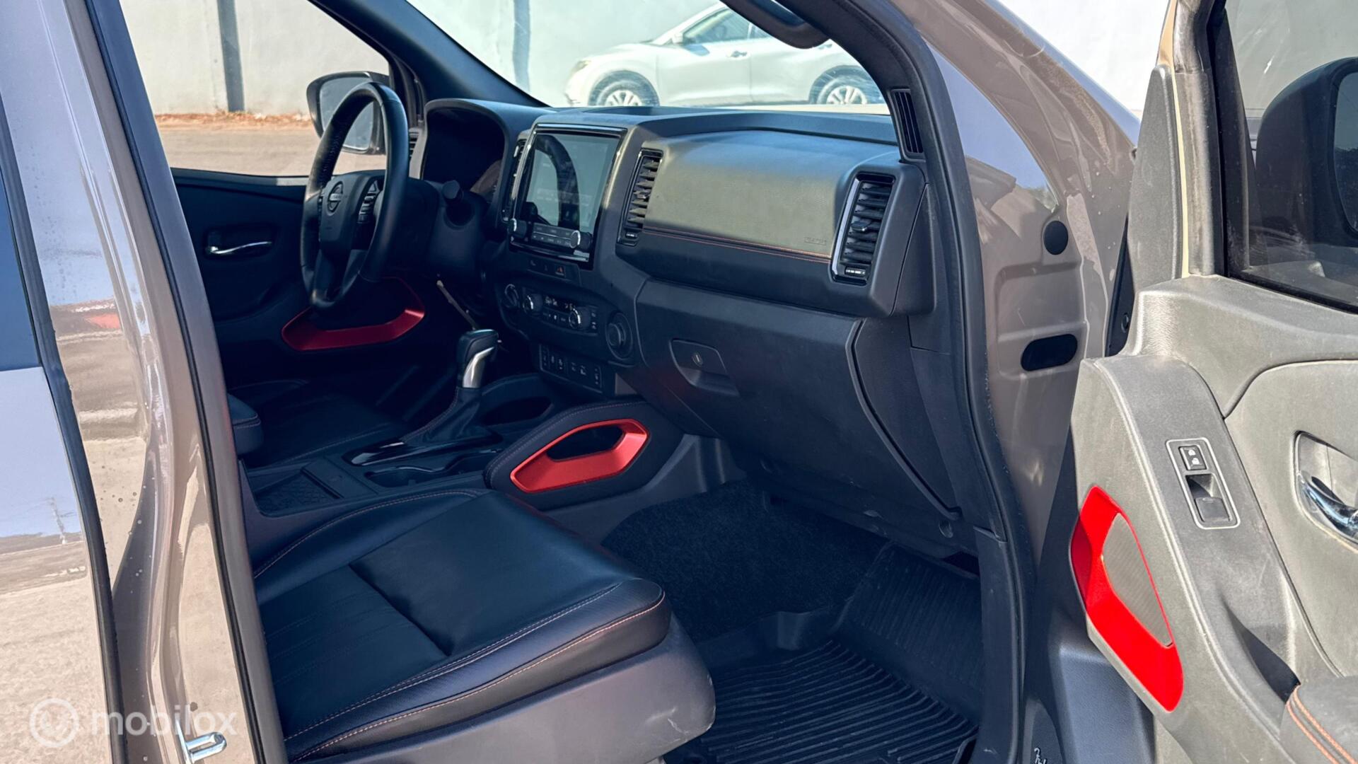 Nissan Frontier PRO-4X photo 20