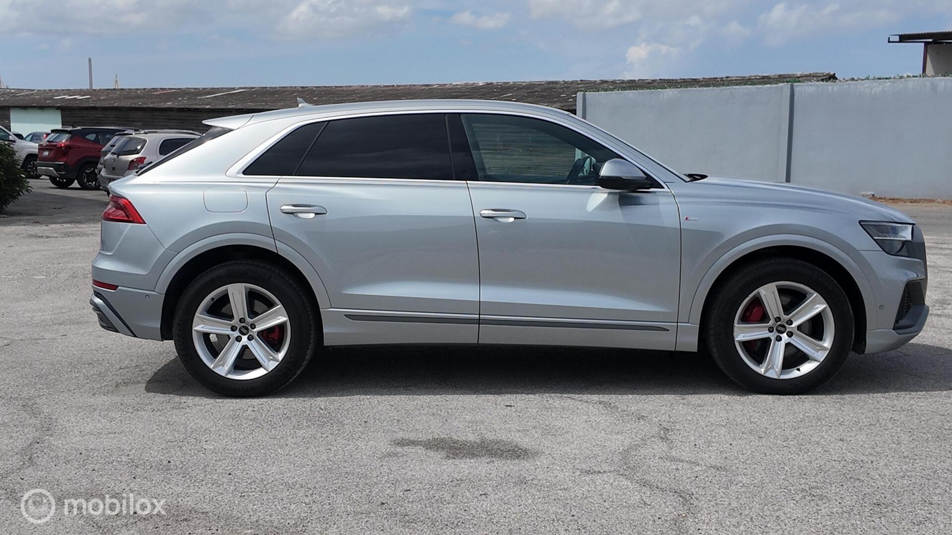Audi Q8 photo 7