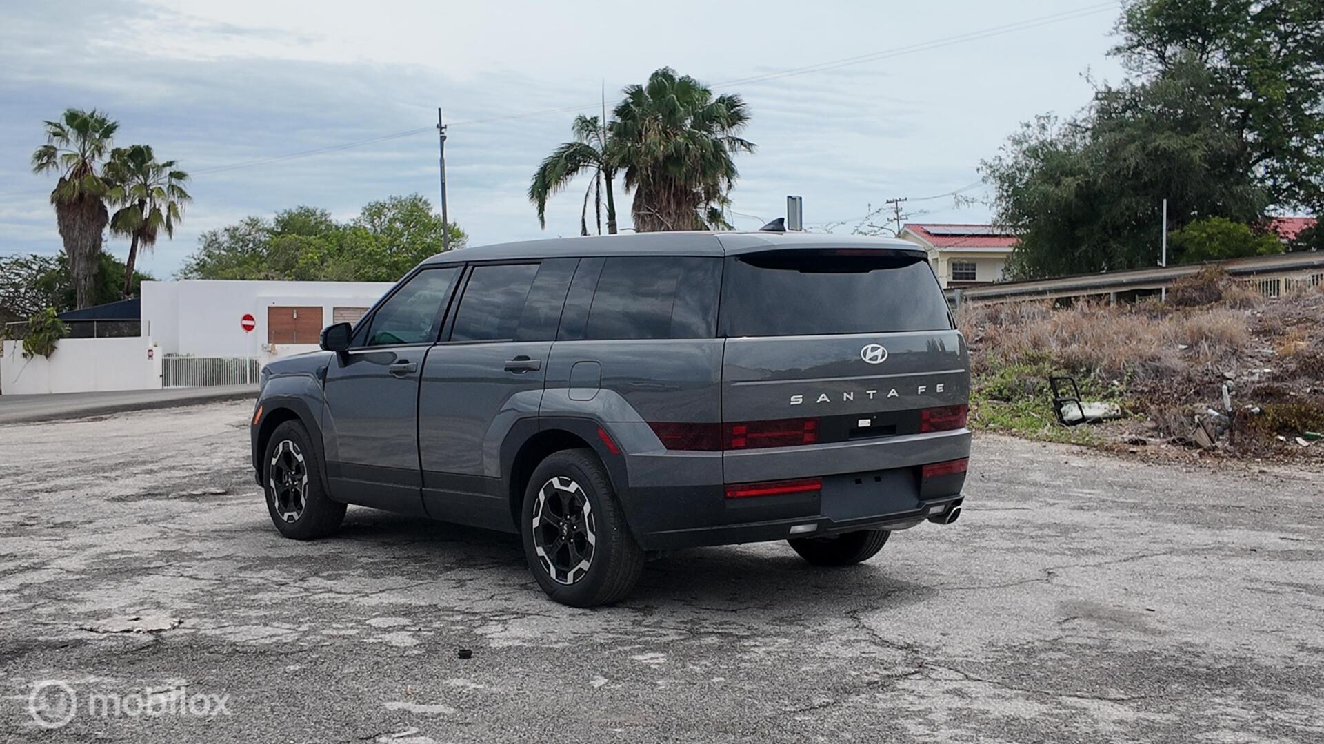 Hyundai Santa Fe SE photo 4