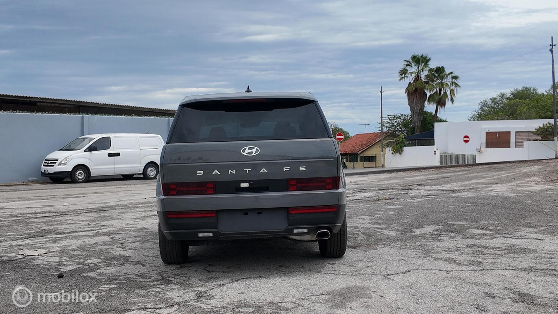 Hyundai Santa Fe SE photo 5
