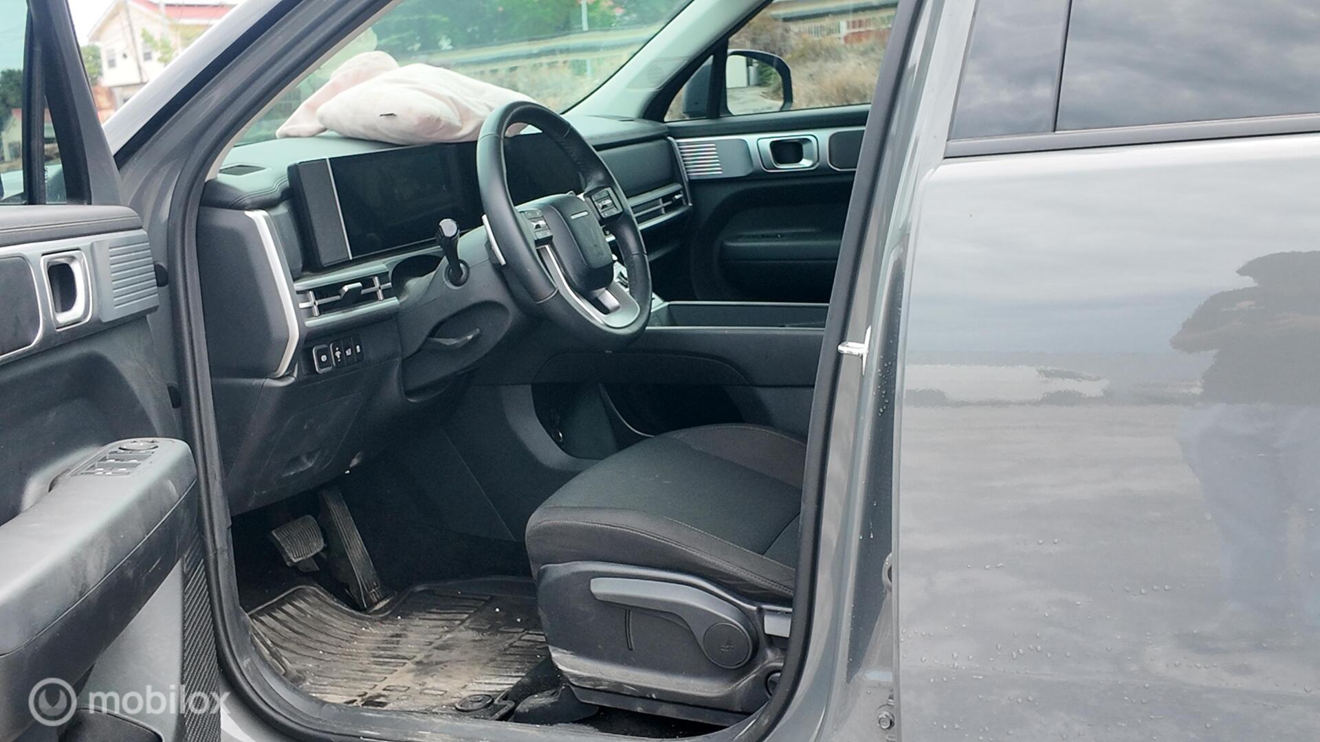 Hyundai Santa Fe SE photo 12