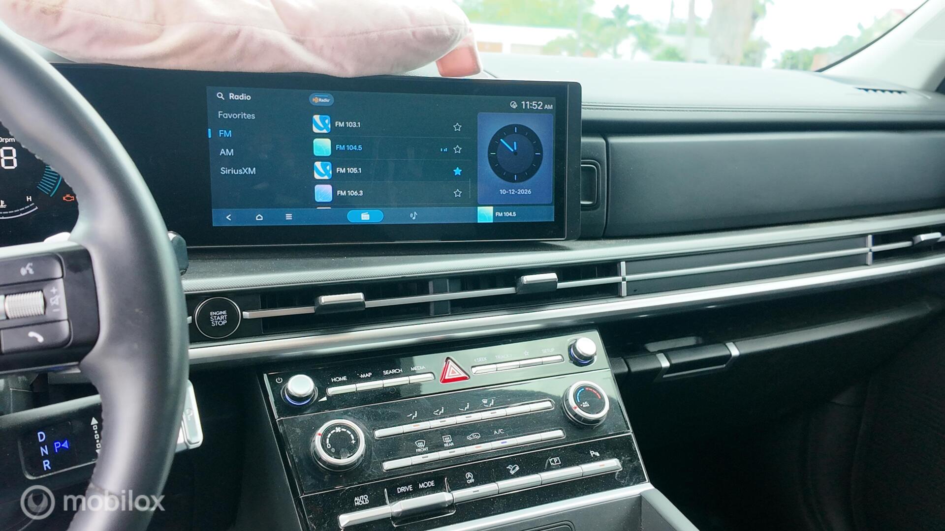 Hyundai Santa Fe SE photo 18
