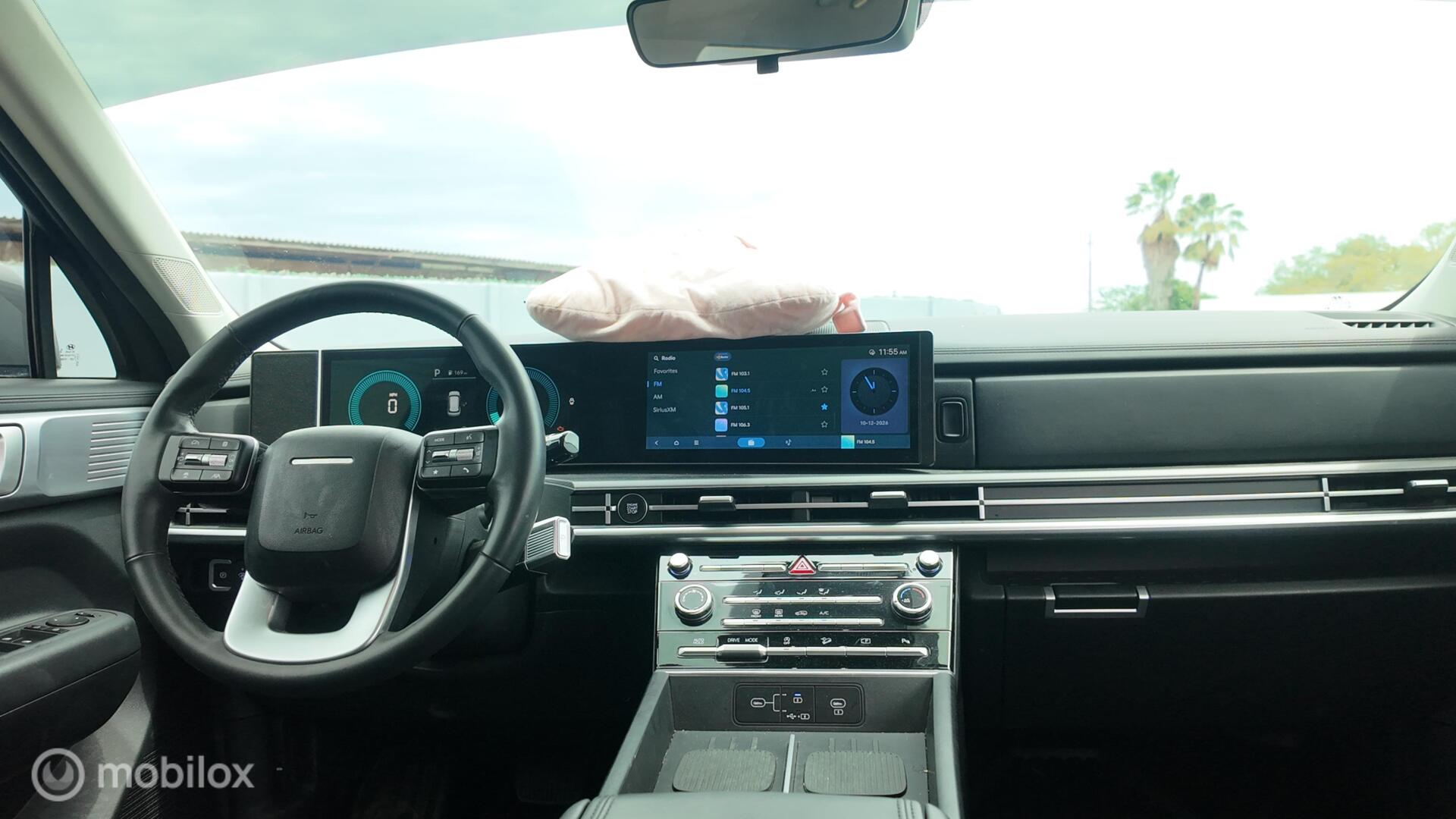 Hyundai Santa Fe SE photo 19