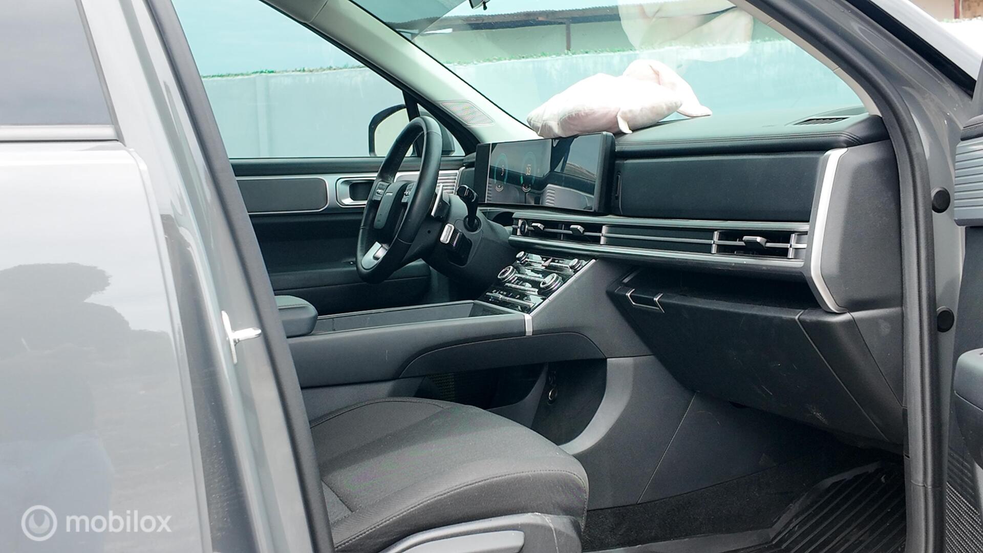 Hyundai Santa Fe SE photo 20