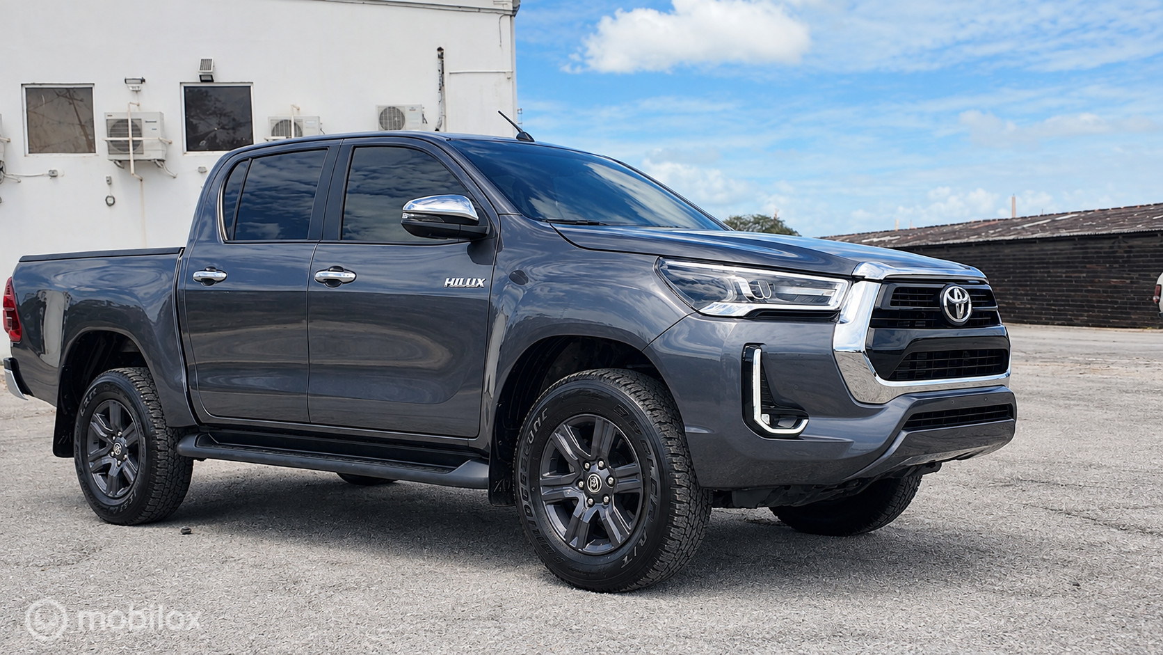 Toyota Hilux SRV photo 8