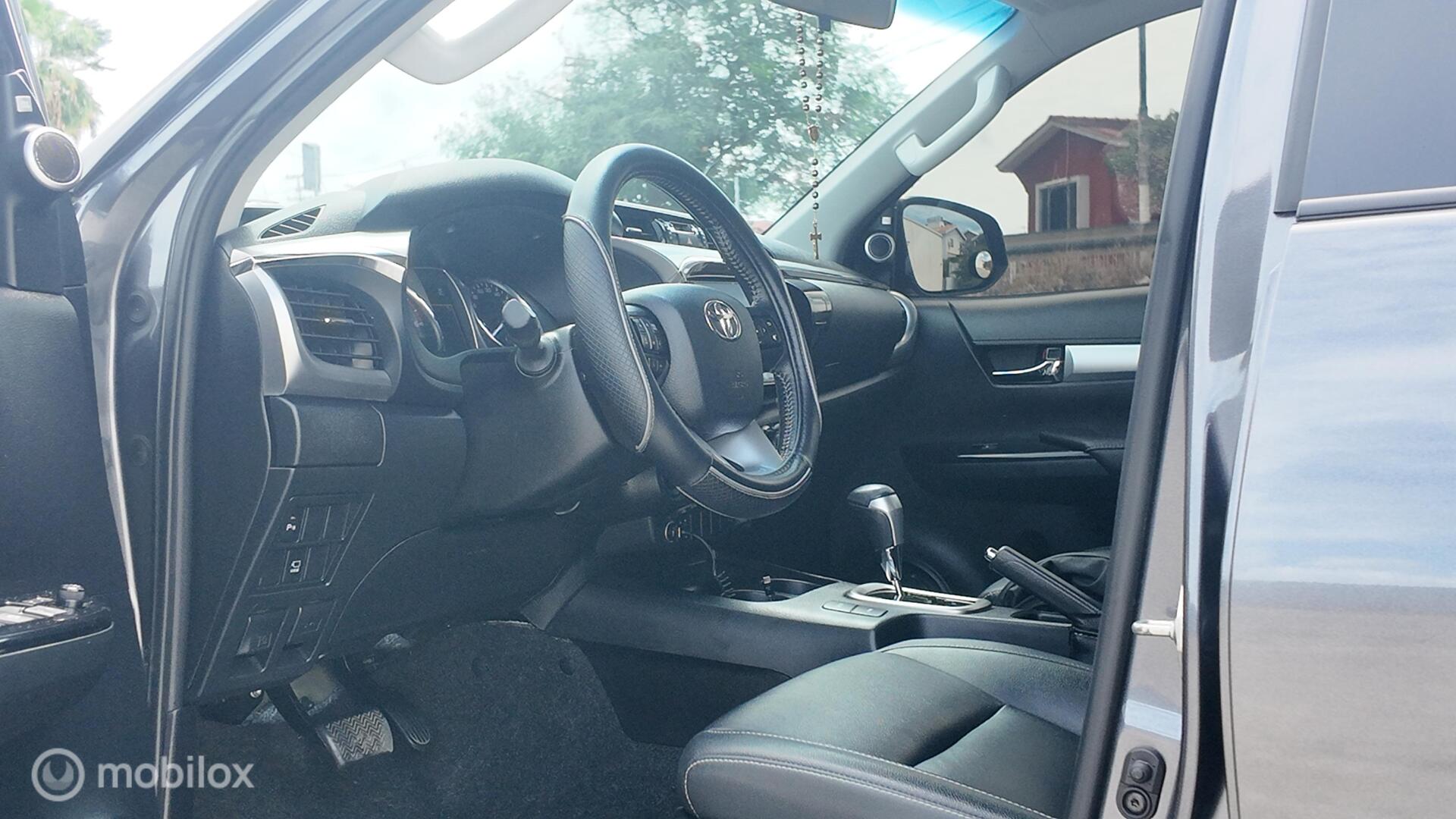Toyota Hilux SRV photo 10