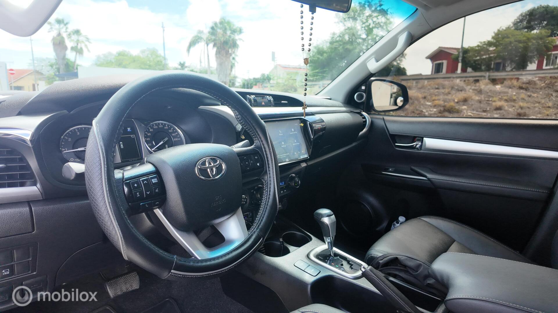 Toyota Hilux SRV photo 13
