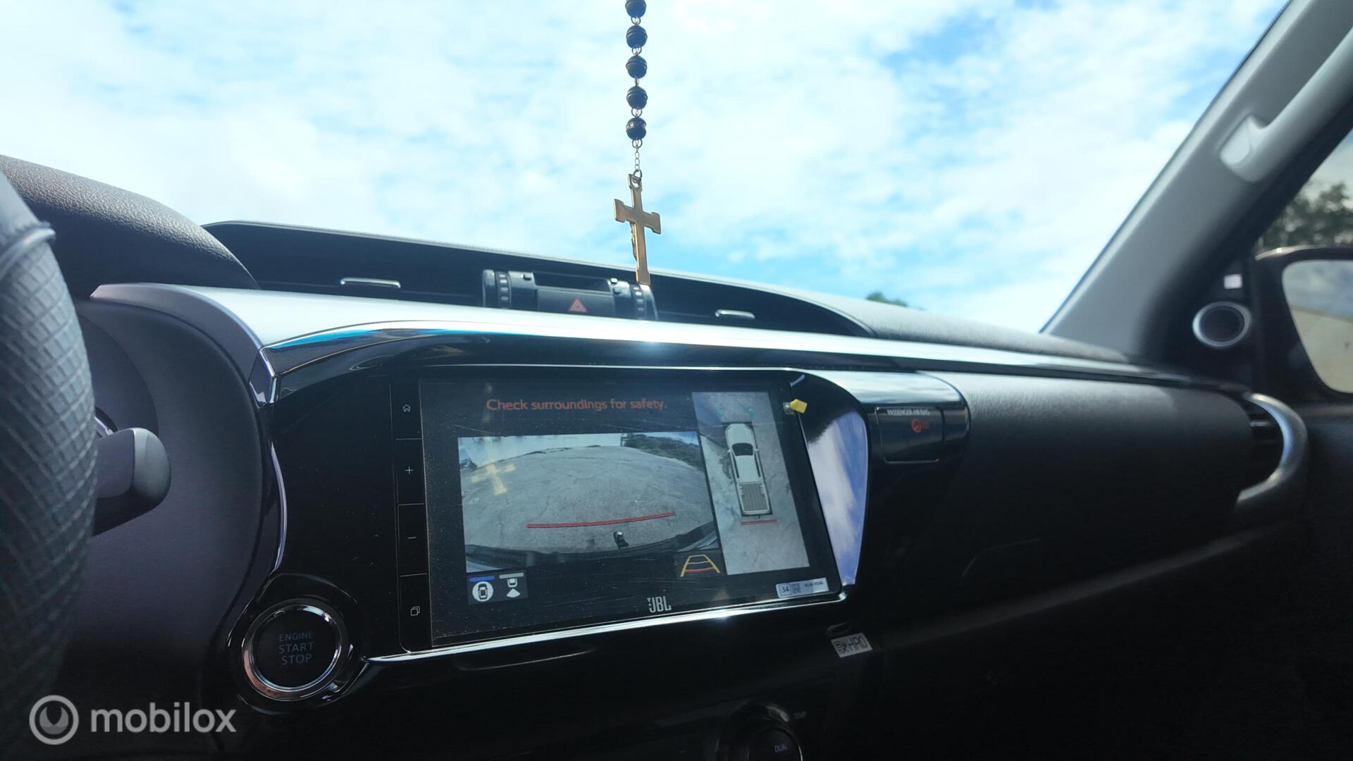 Toyota Hilux SRV photo 17