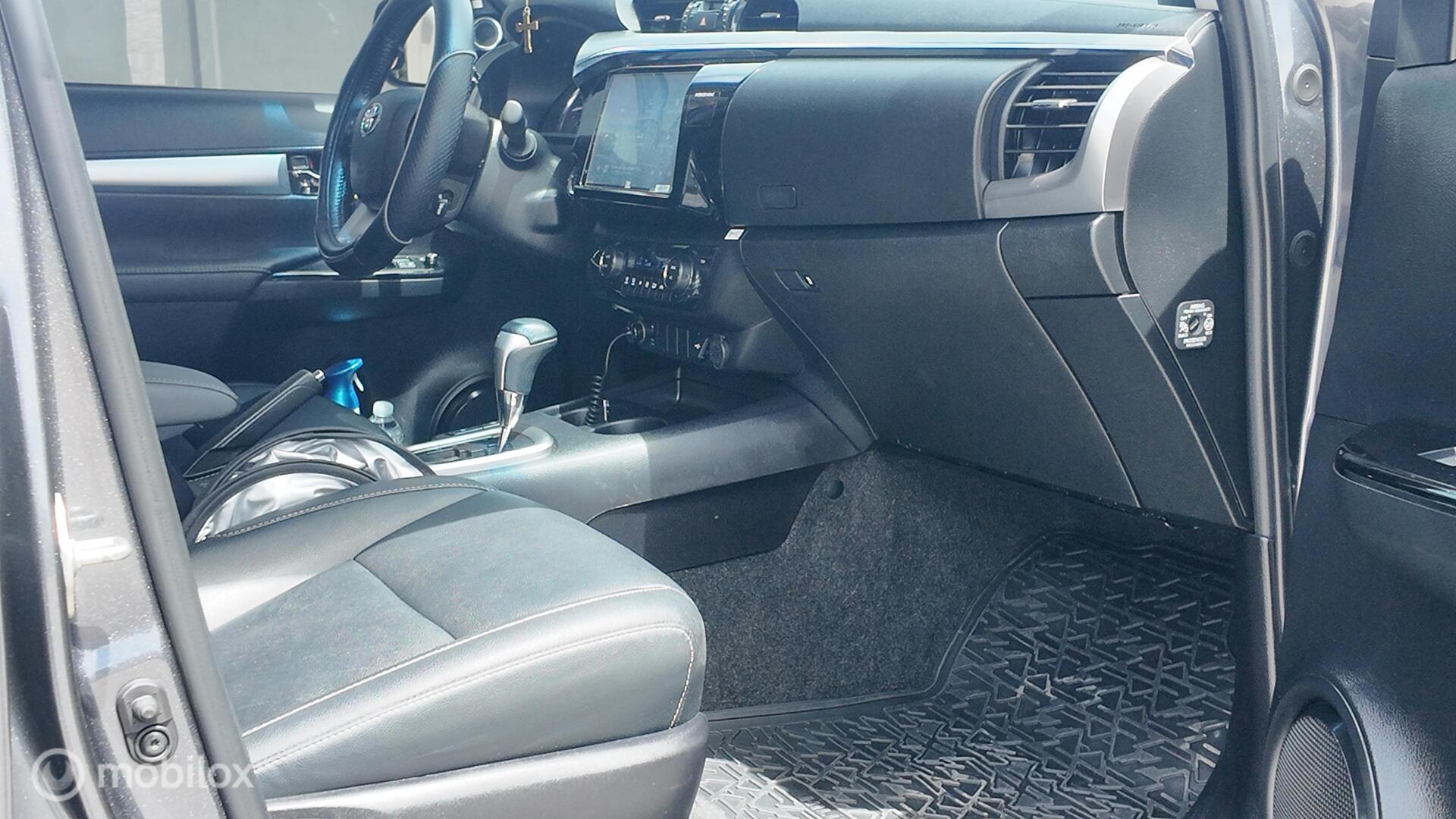 Toyota Hilux SRV photo 20
