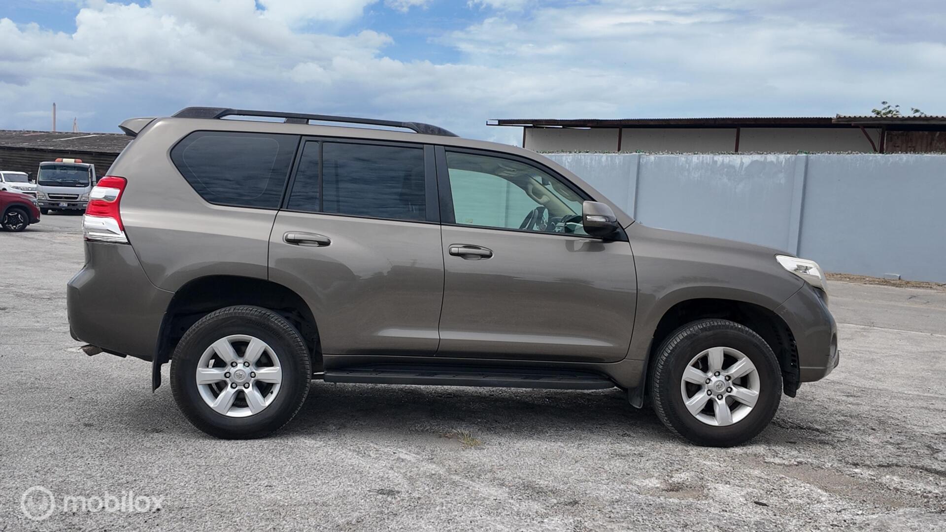 Toyota Land Cruiser Prado photo 7