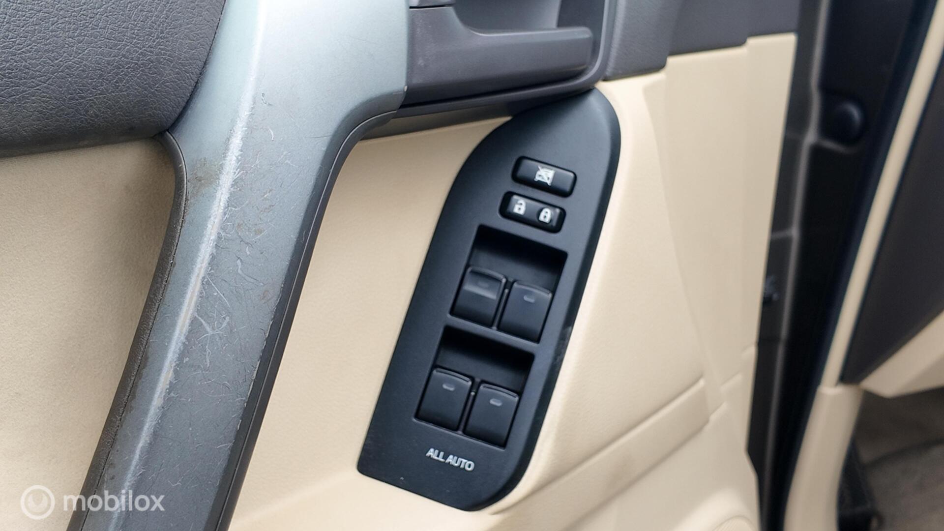 Toyota Land Cruiser Prado photo 10