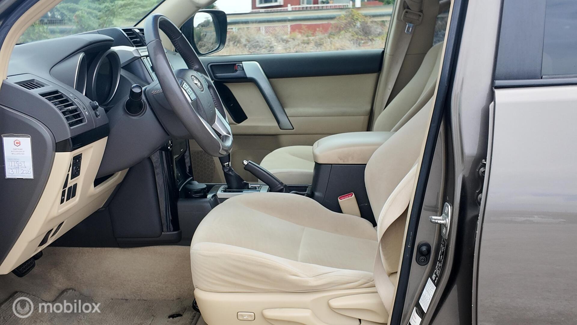 Toyota Land Cruiser Prado photo 12