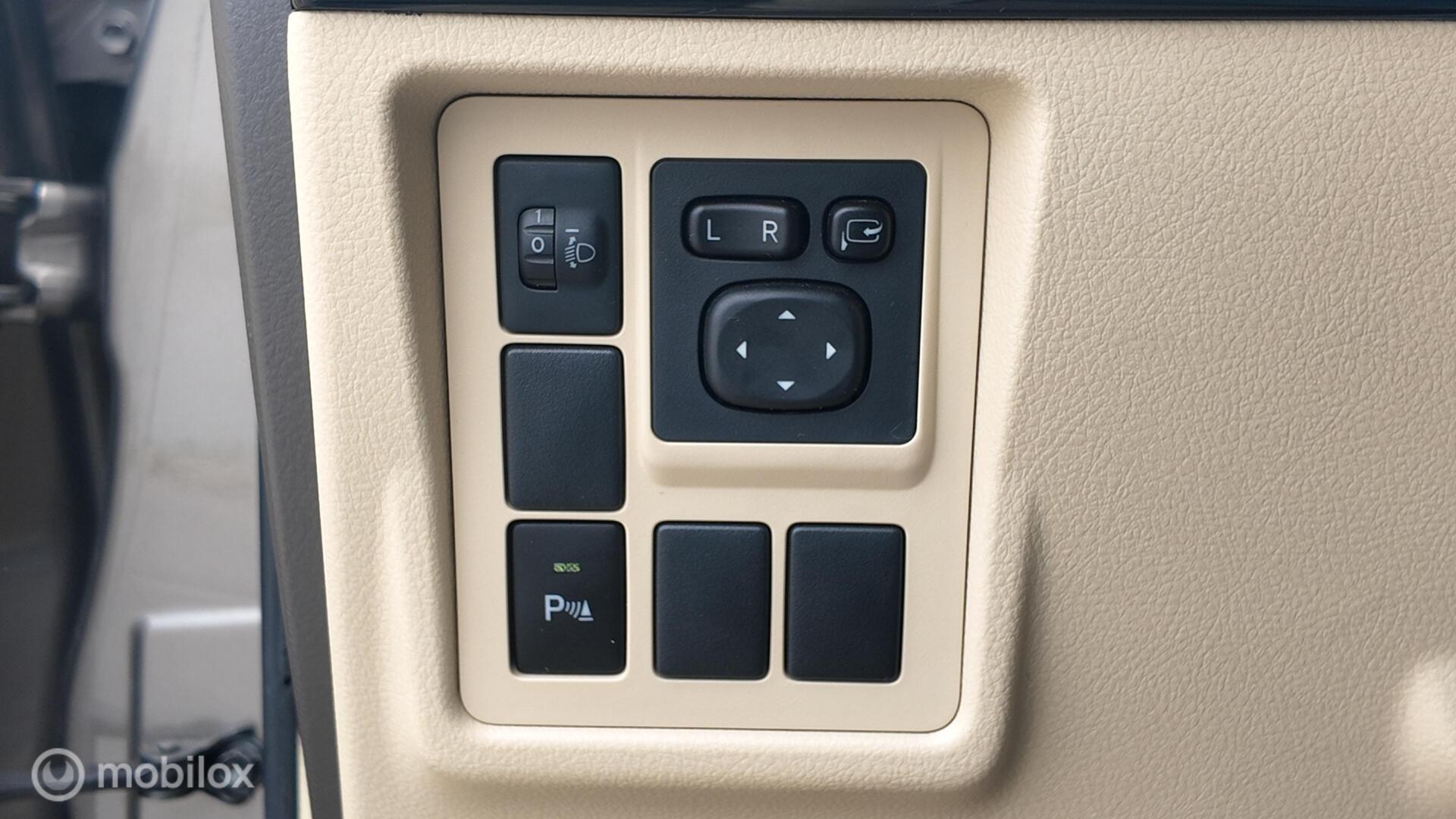 Toyota Land Cruiser Prado photo 15