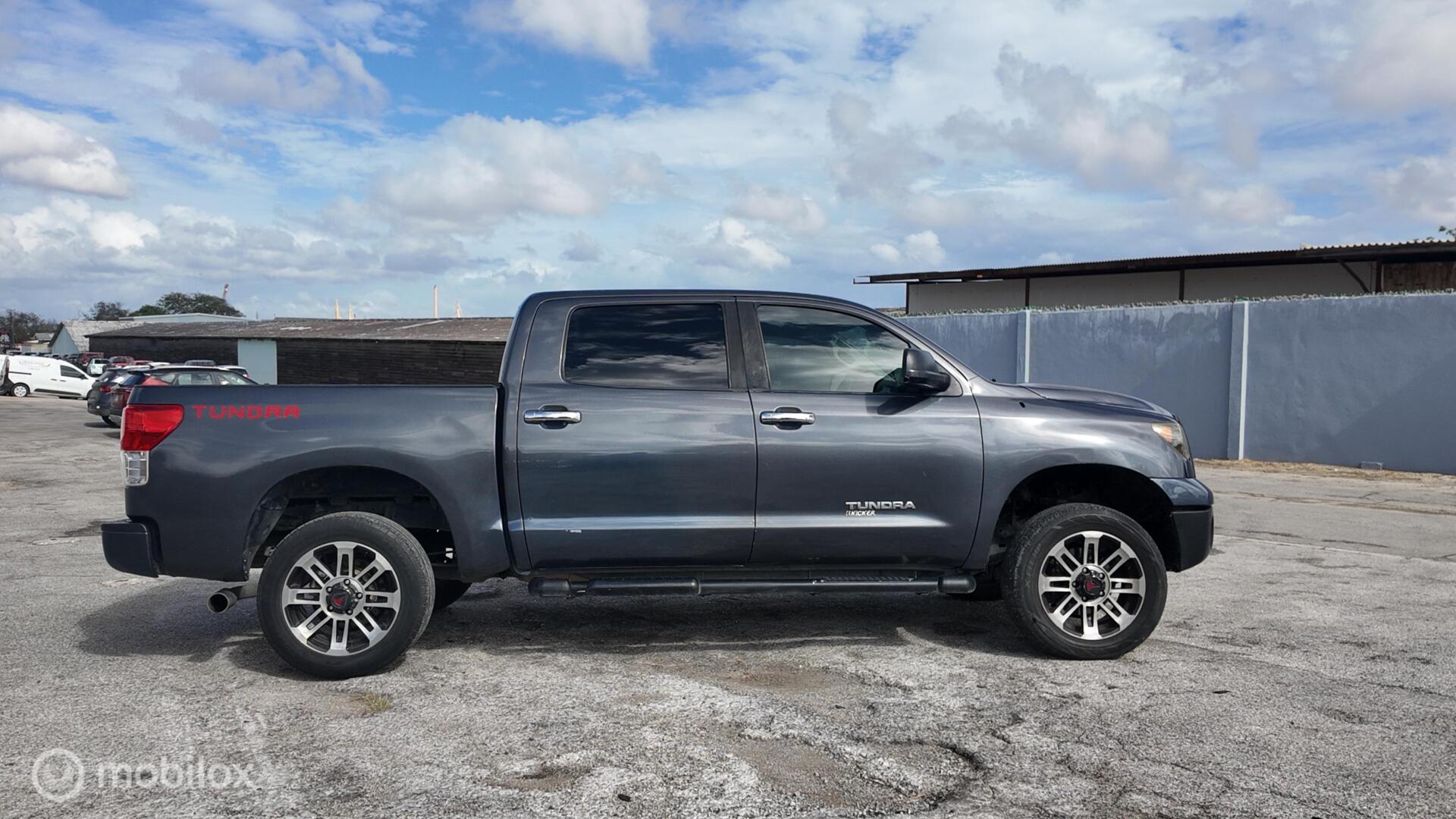 Toyota Tundra SR5 photo 7