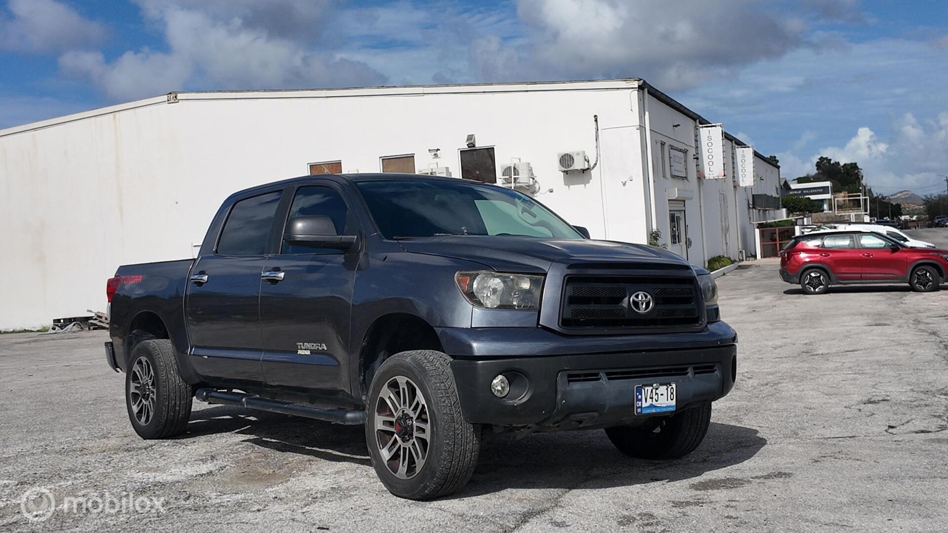 Toyota Tundra SR5 photo 8